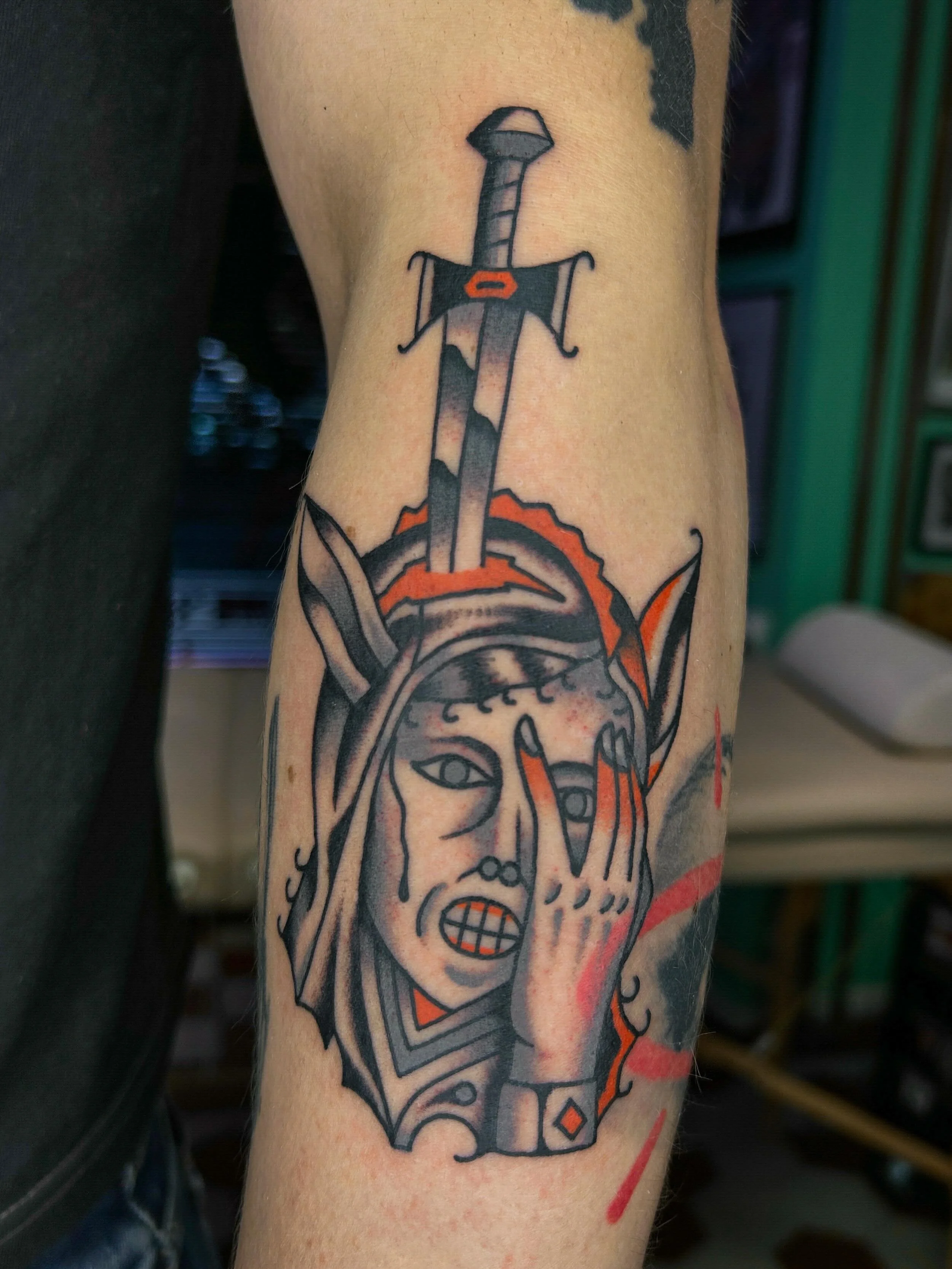 My humble interpretation of &ldquo;The Laughing Fool&rdquo; painting by Jacob Cornelisz van Oostsanen as a smaller piece, client&rsquo;s idea. Thanks Kevin 🙏

Done at @hanabusaelectrictattoo 

#berlintattoo #alekleaf