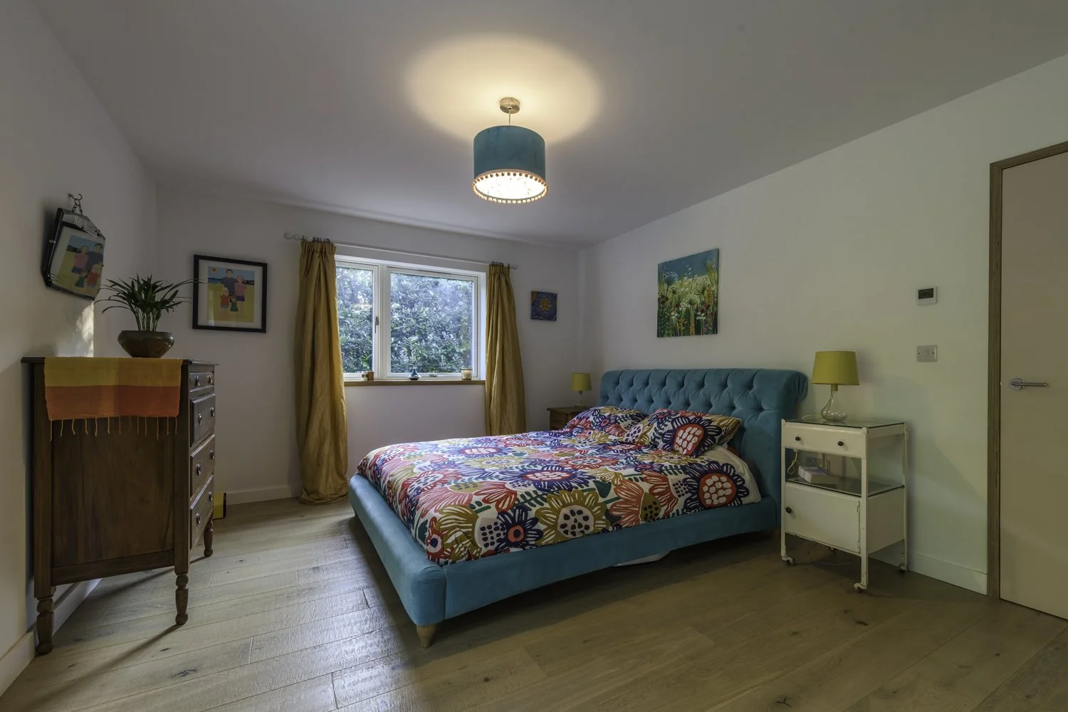 bedroom1.jpg