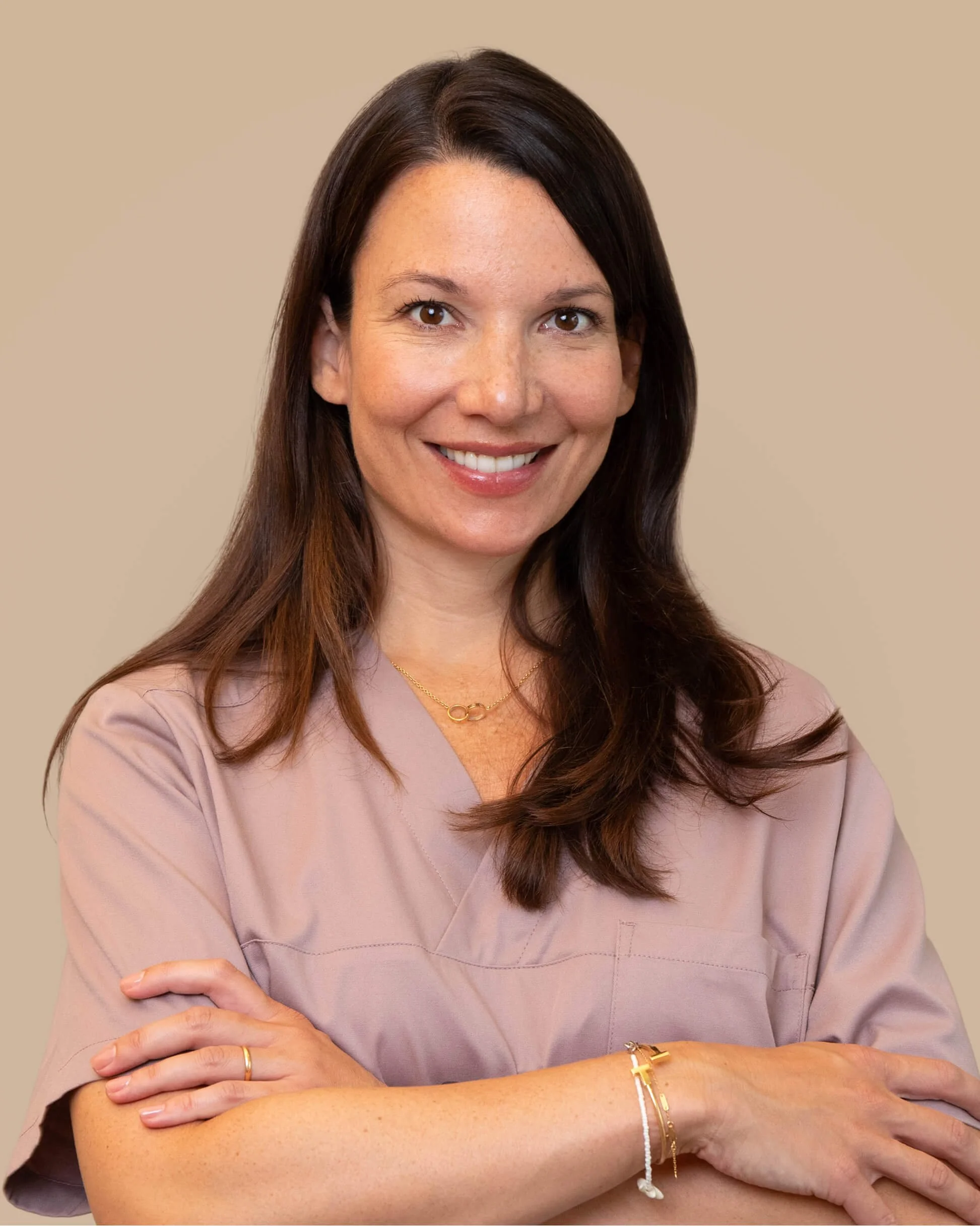 Porträt von Sarah Bechstein, Fachärztin für Dermatologie & Venerologie.