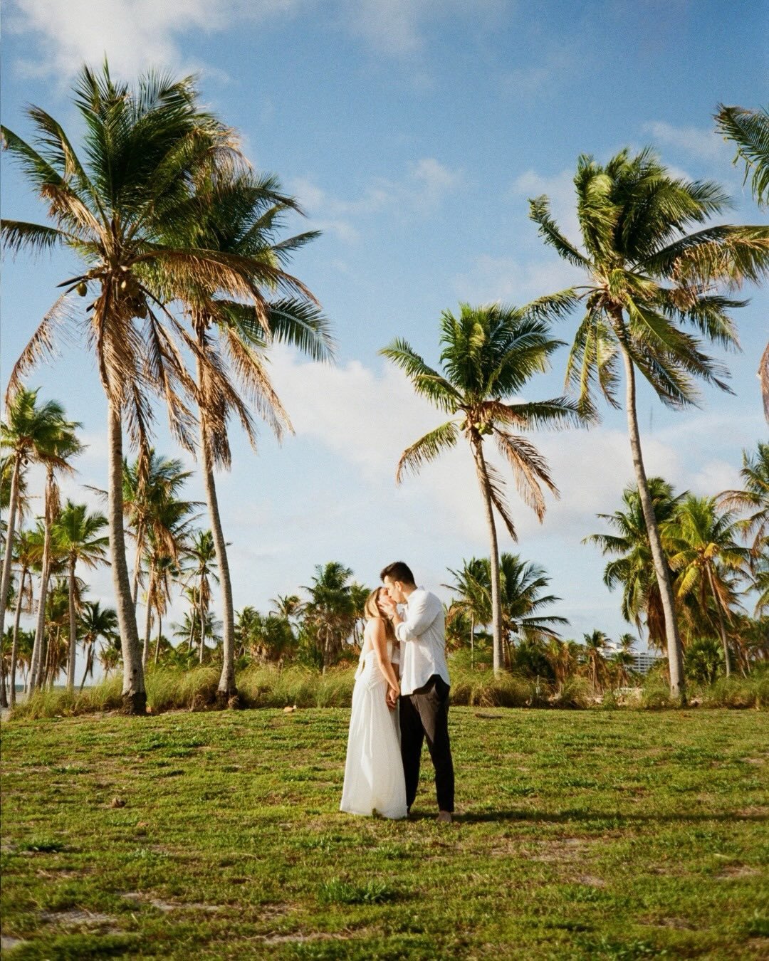 Reminiscing on this love story captured on film 🥰

Second shooting with @amalyvazquez 

Minolta x700

-Tati