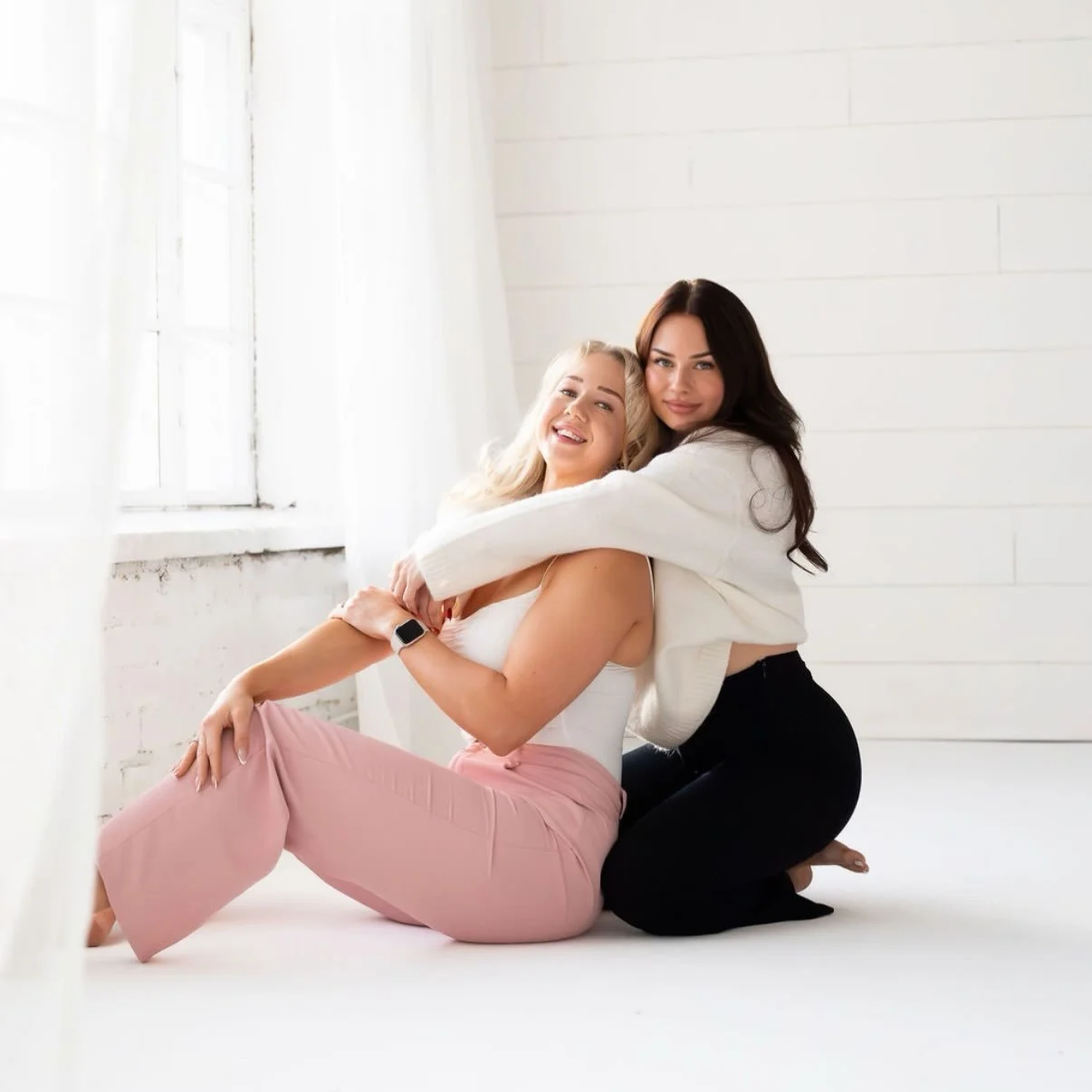 Meill&auml; Studio Beell&auml; halutaan panostaa laadukkaaseen tekemiseen ja siihen kuuluu my&ouml;s tuotteet, joilla ty&ouml;skennell&auml;&auml;n 🩷

Ripsipalveluissa meid&auml;n luottotuotteisiin kuuluu Pink Beautyn tuotteet, joita me k&auml;ytet&