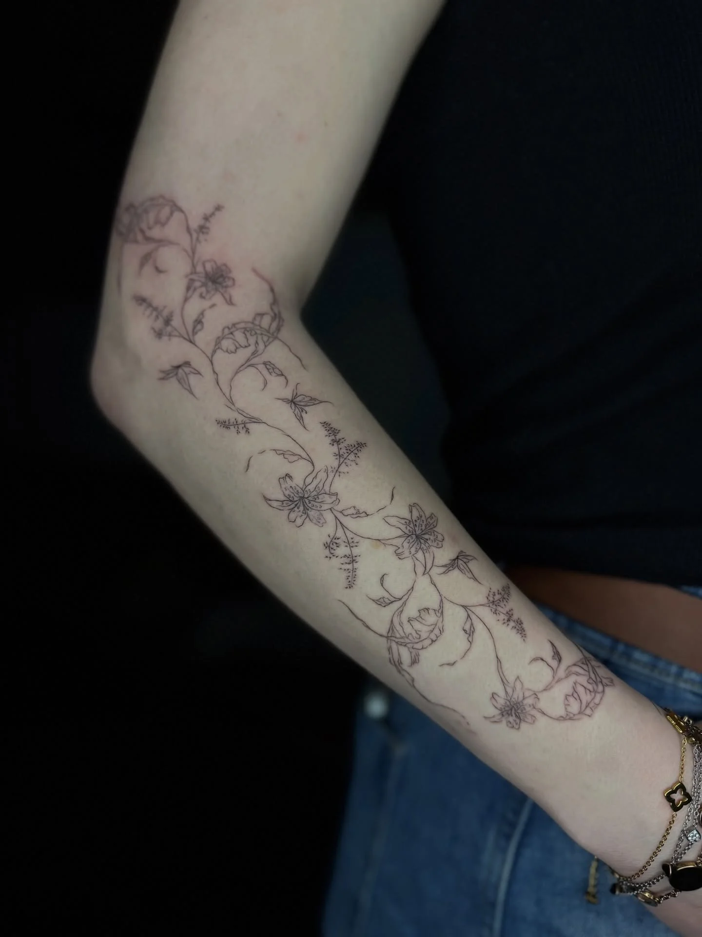 A floral sleeve built with ultra fine lines &mdash; light, playful, and full of air.
We kept a lot of space between the elements so it flows naturally without feeling heavy on the arm.

Soft movement, wavy composition, and a design that breathes with