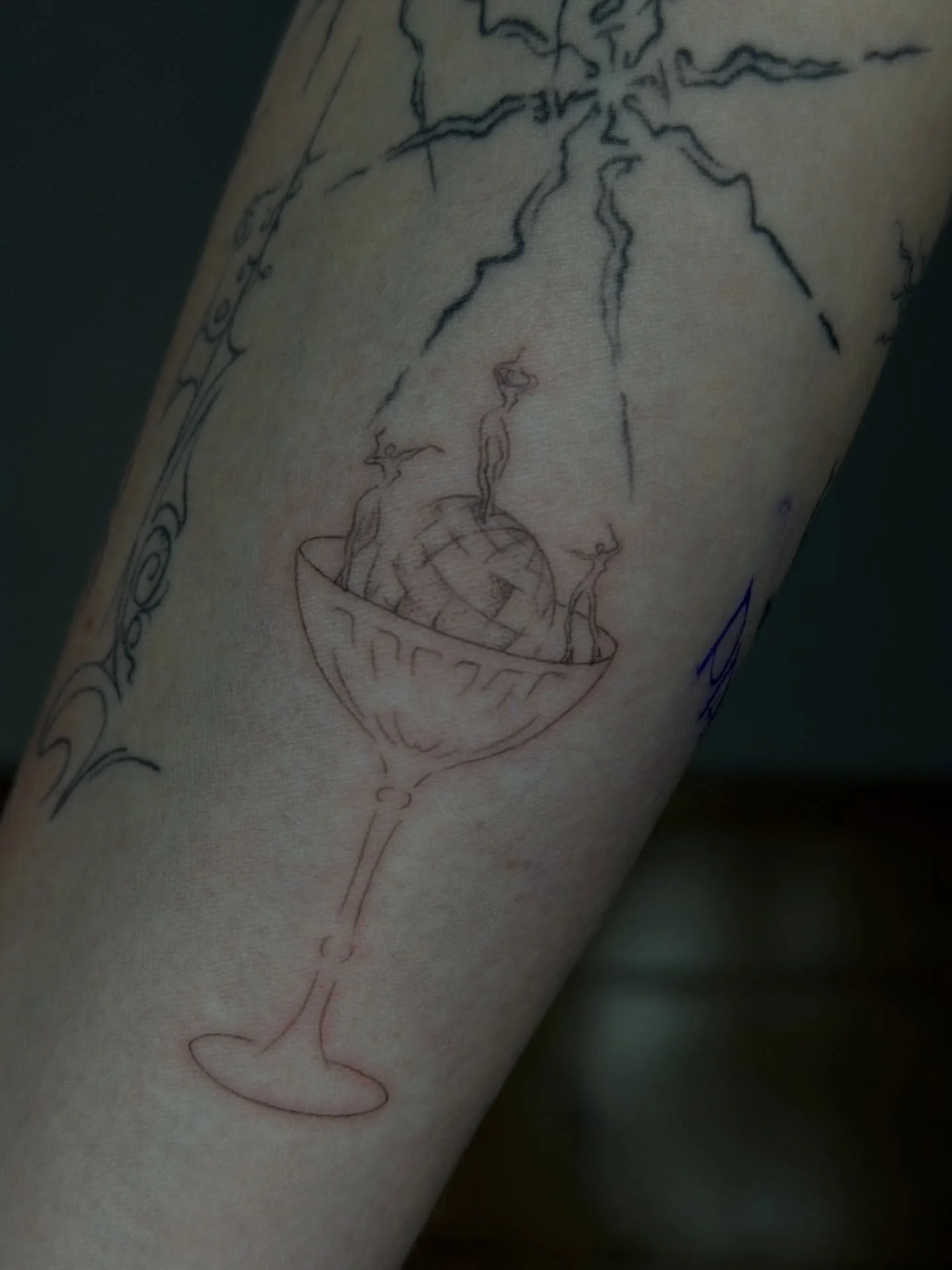 A little disco dream 🪩
A martini glass with a disco ball inside, surrounded by tiny dancing ladies &mdash; playful, bold, and full of party energy.

The client came with the idea of something &ldquo;disco&rdquo;, and together we turned it into this 