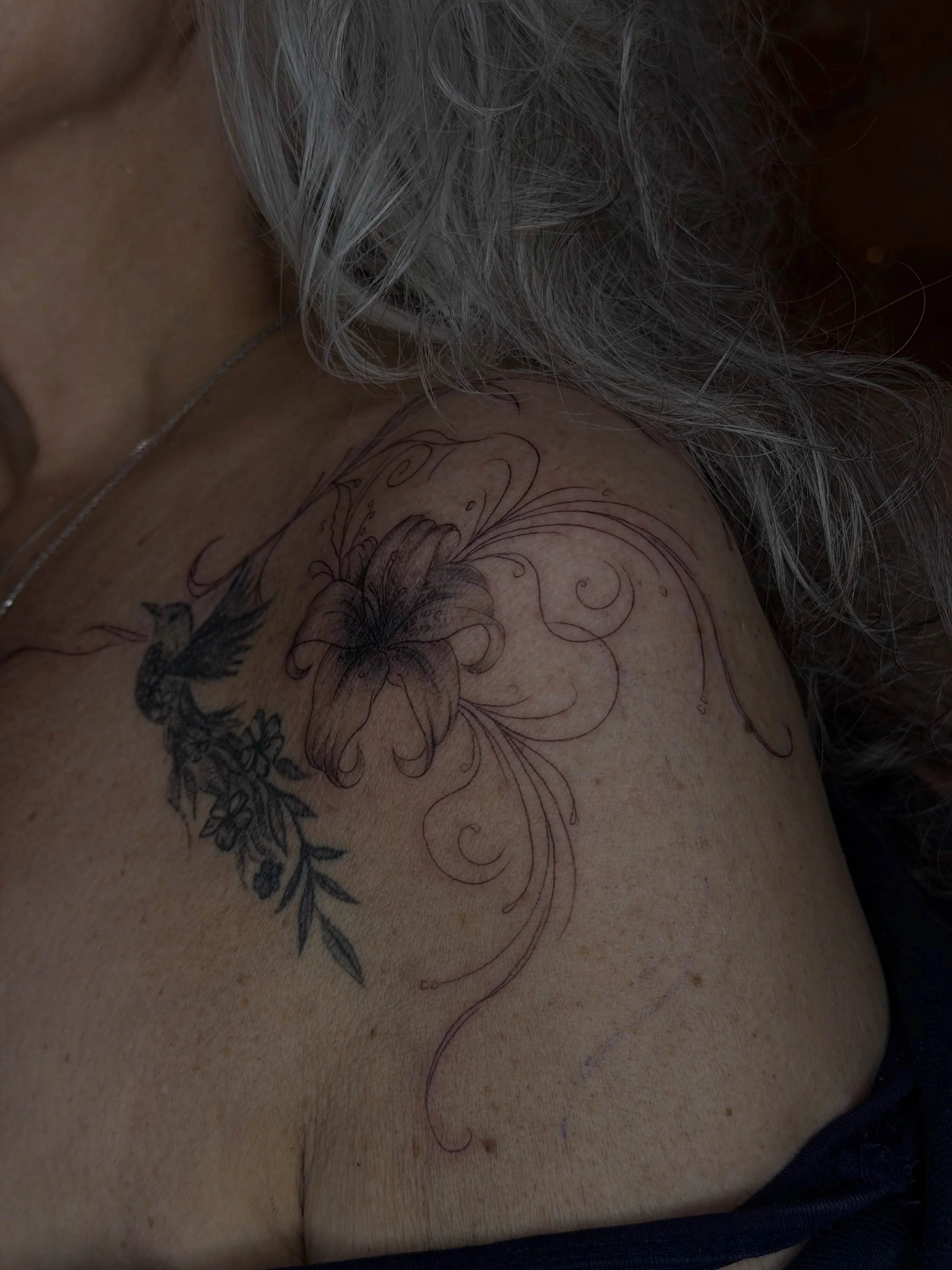A little late, but still one of my favorite tattoos ever 🤍

Getting to tattoo my own mom for Mother&rsquo;s Day was such a special moment.
A small way to give something back to the woman who has always been there for me.

Love you, Mom 🤍

#femaleta