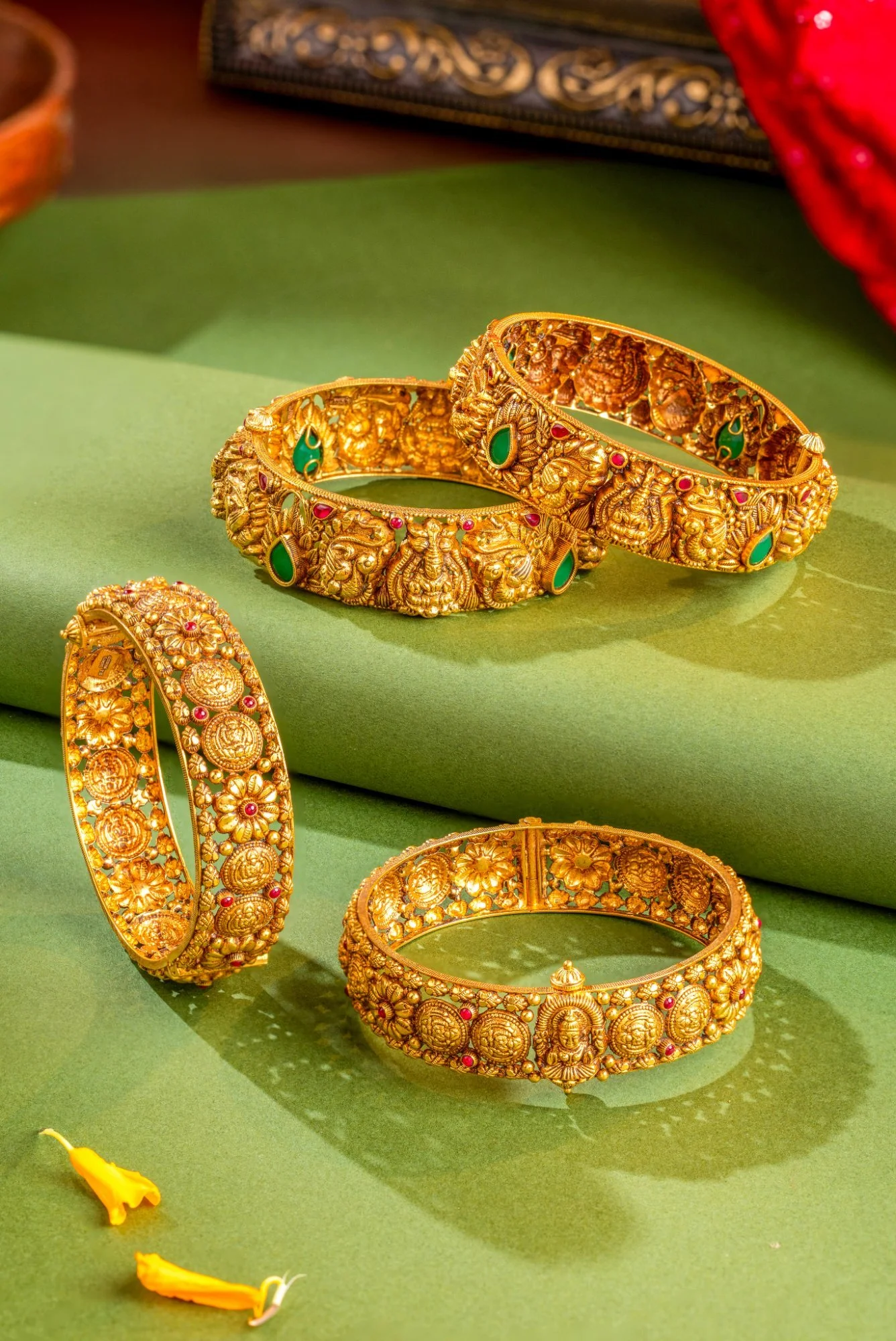 Bangles and Kadas: Gold, Diamond and Mixed Styles