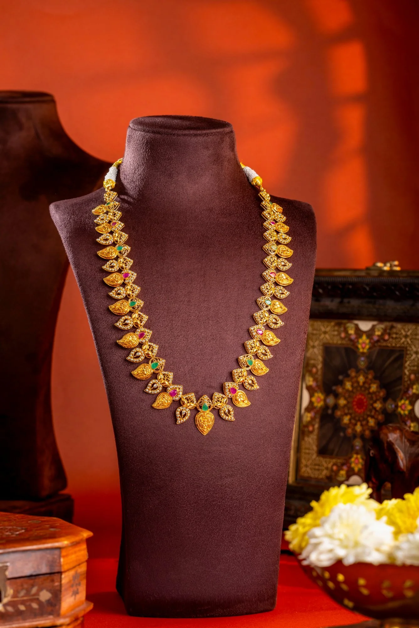 Plain Gold vs Studded Jewellery: Value, Resale and Everyday Wear