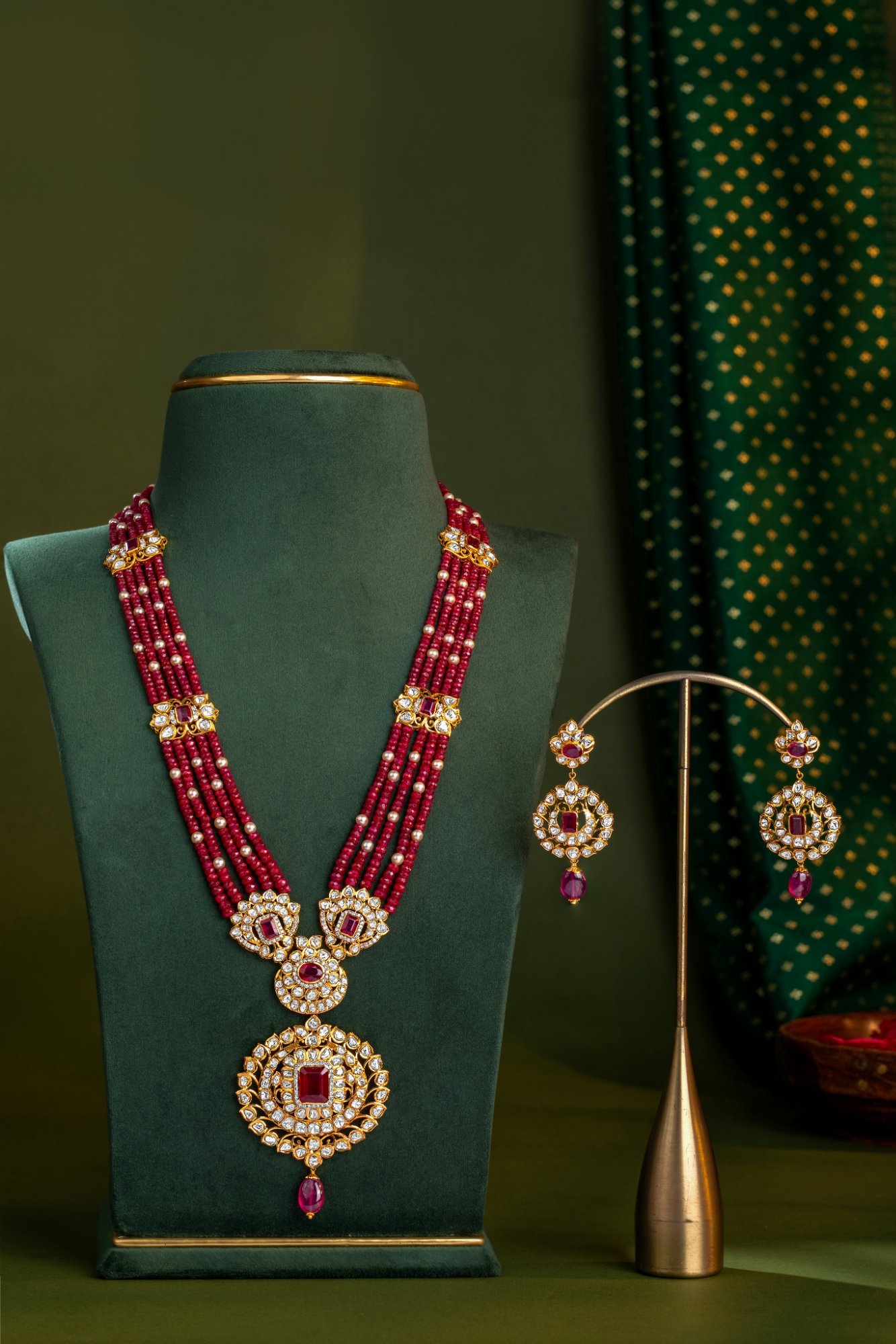 Mother of the Bride: Choosing Jewellery That Photographs Well