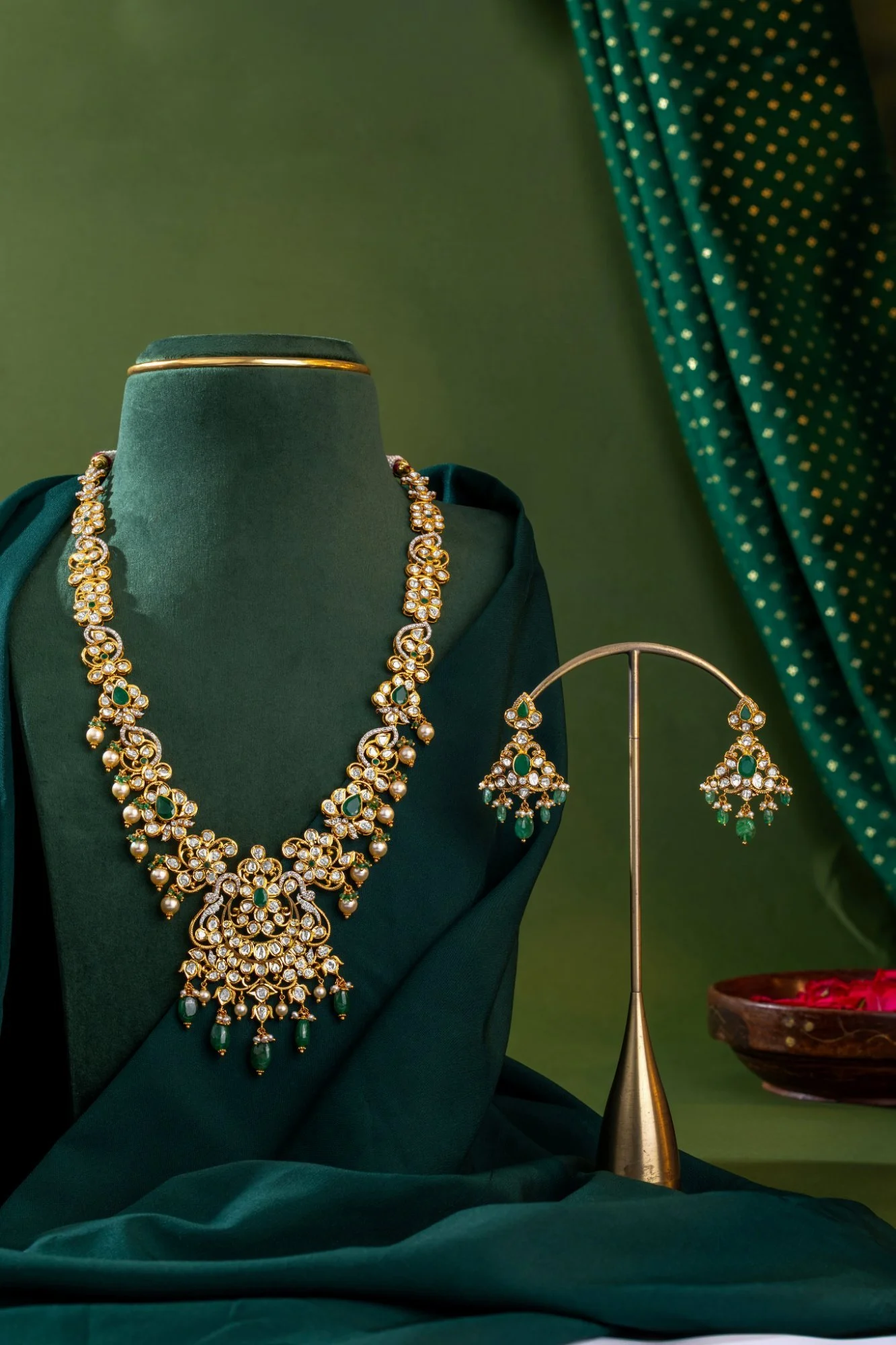 What Makes Hyderabadi Jewellery Different from Jaipur, Kolkata or Chennai Styles