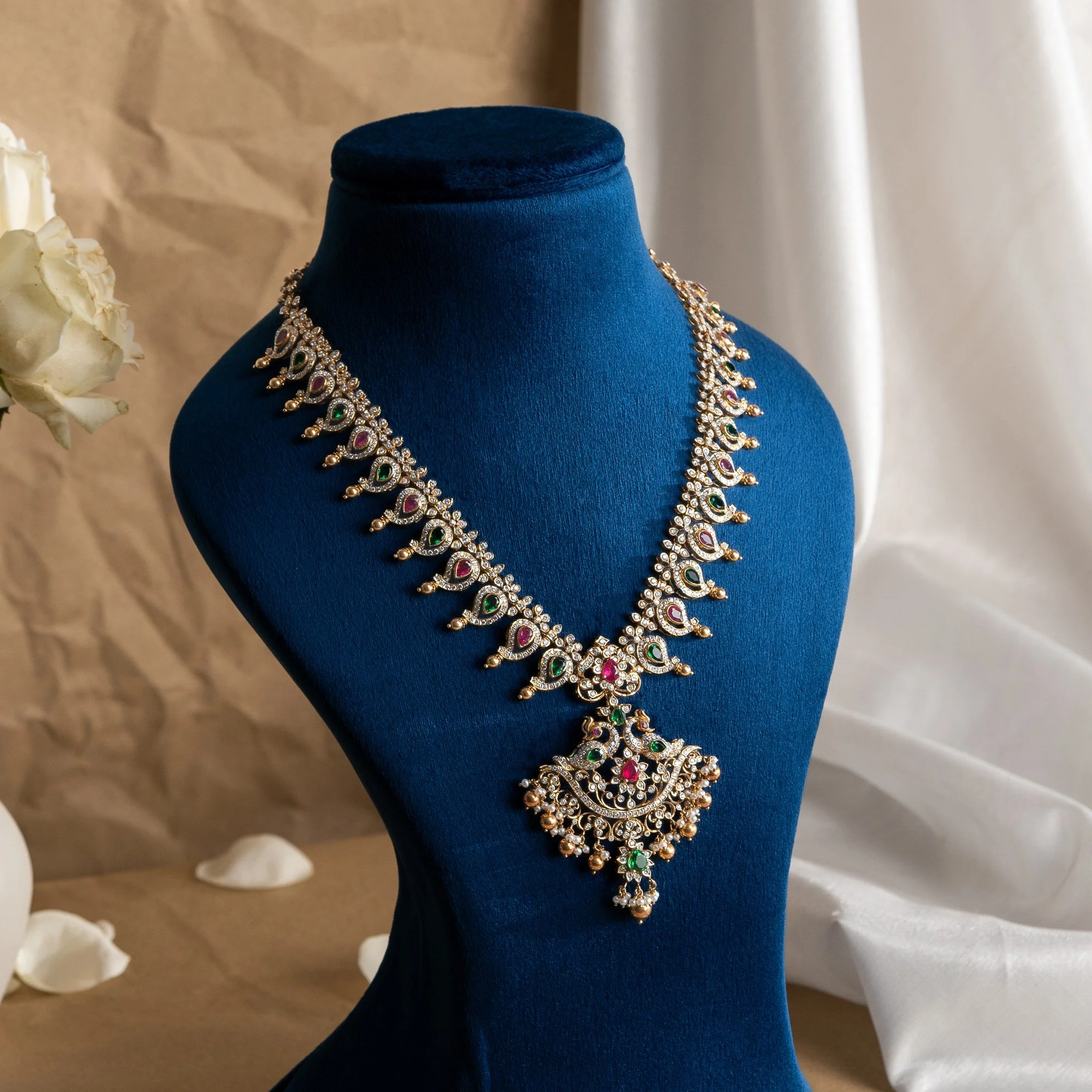 Diamond Necklaces: Choosing the Right Length and Setting