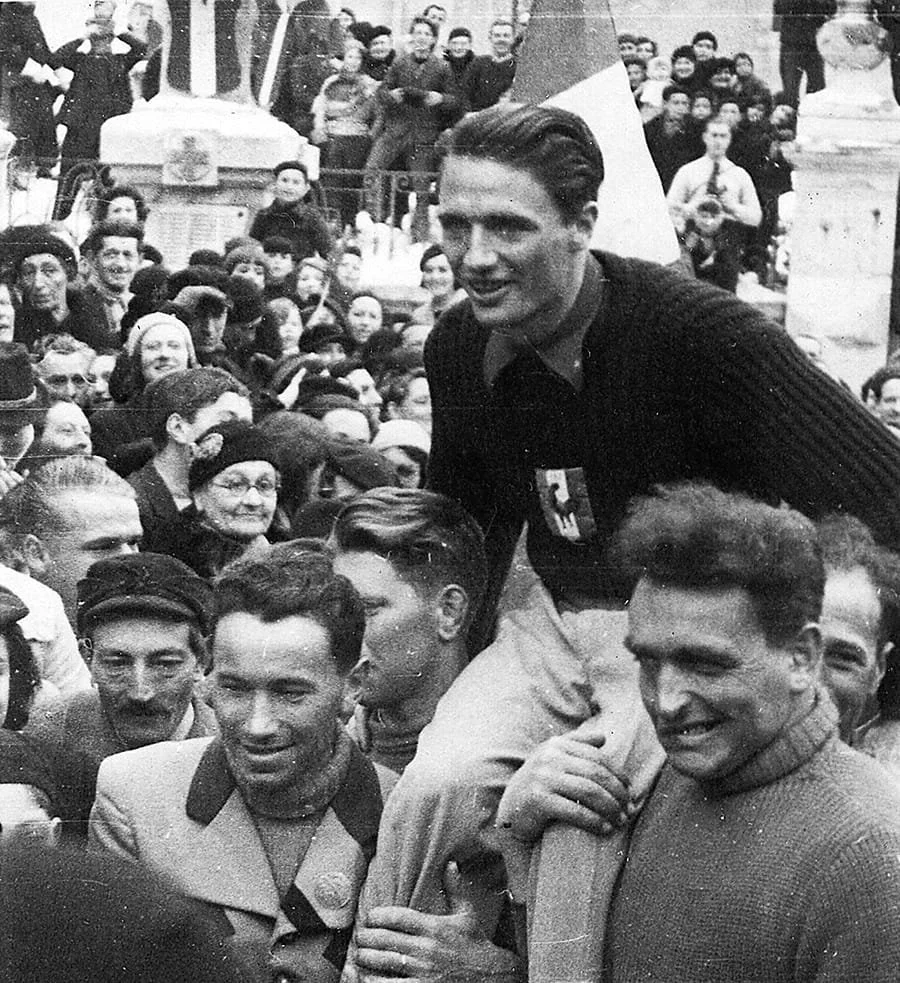 Émile Allais after winning the World Championships in Chamonix in 1937