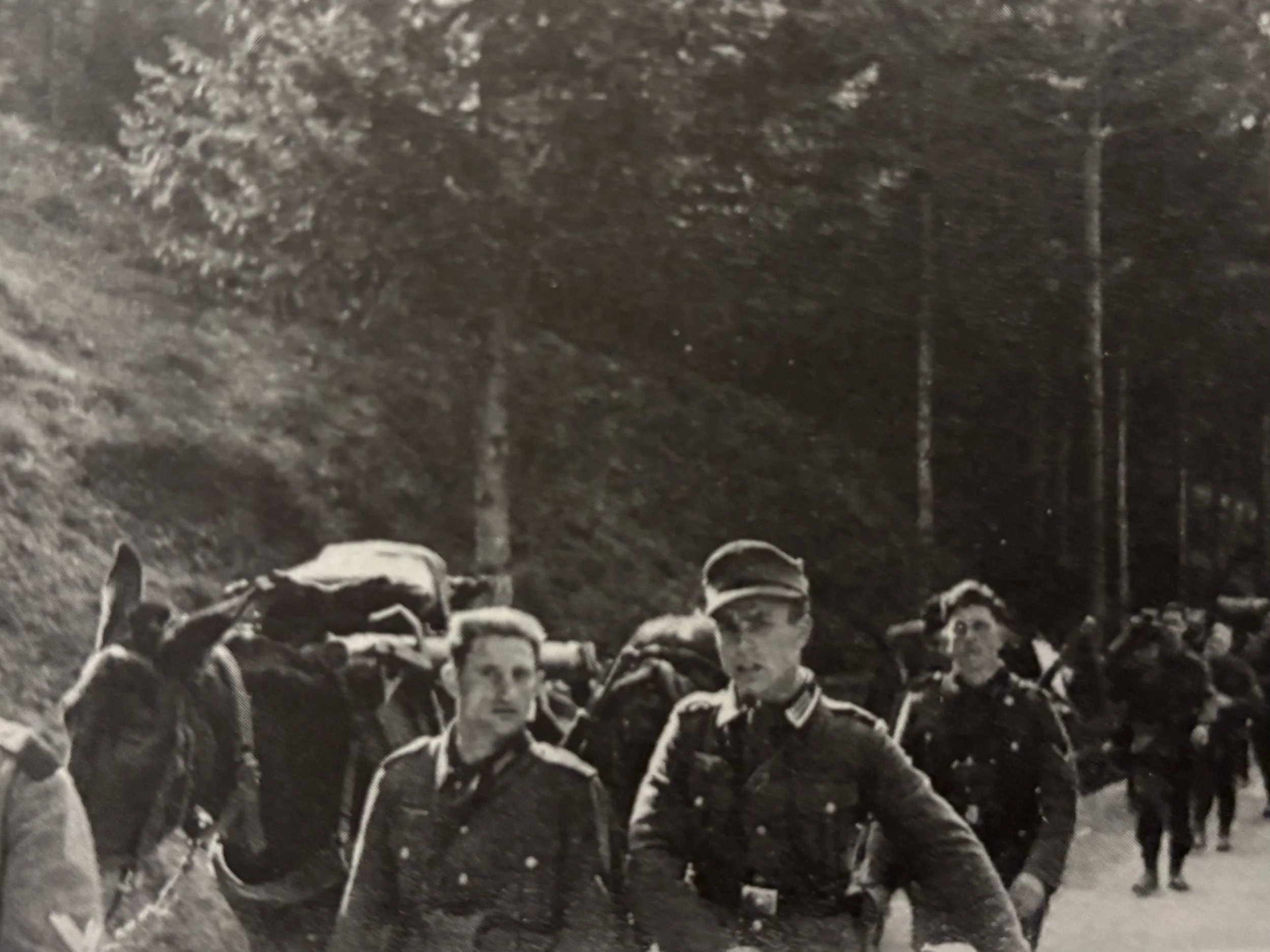 Andreas Heckmair on the left on the Eastern Front in Russia in 1941