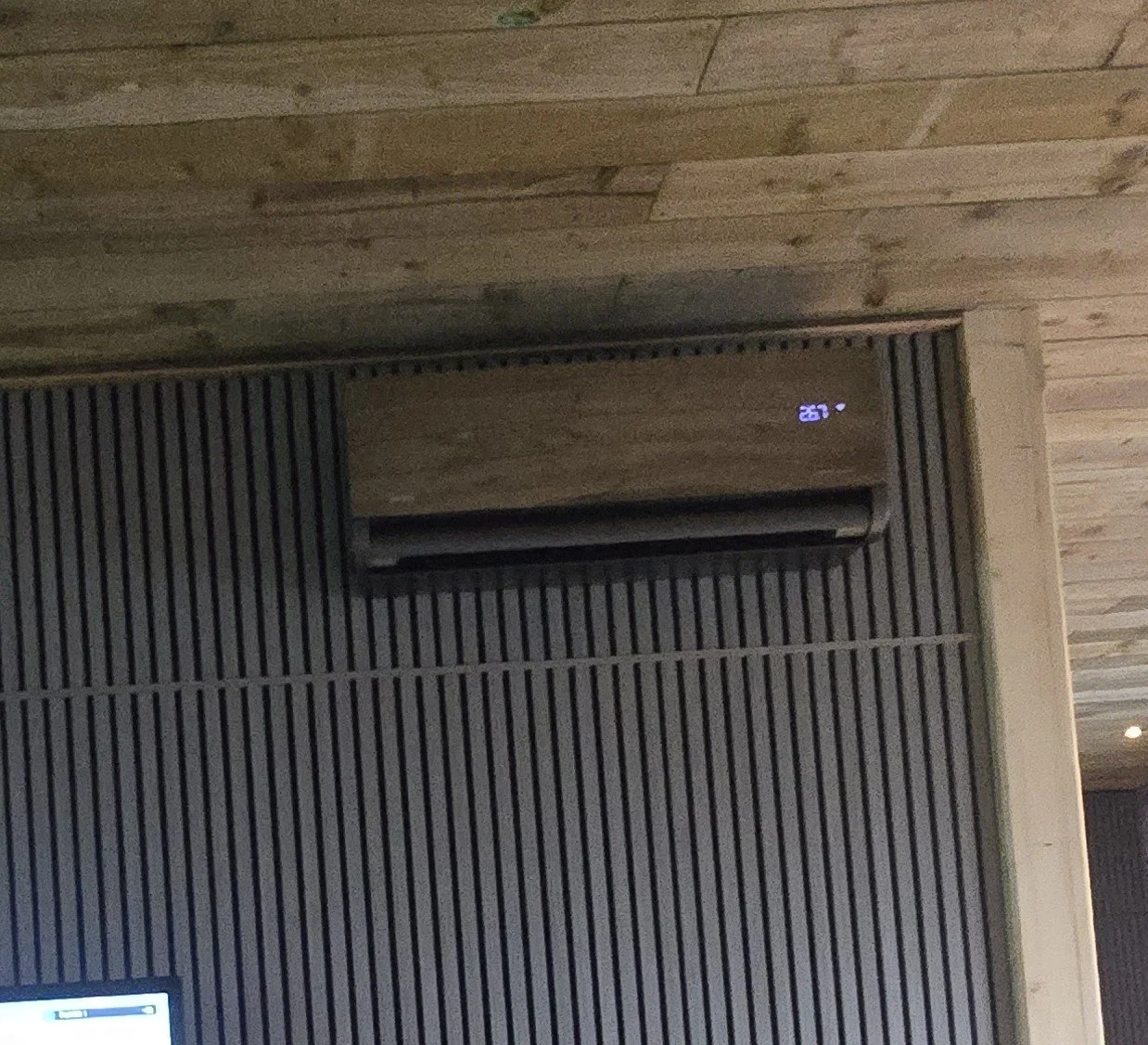 Air conditioning for office, garden rooms Caravan heating, bedroom cooling
