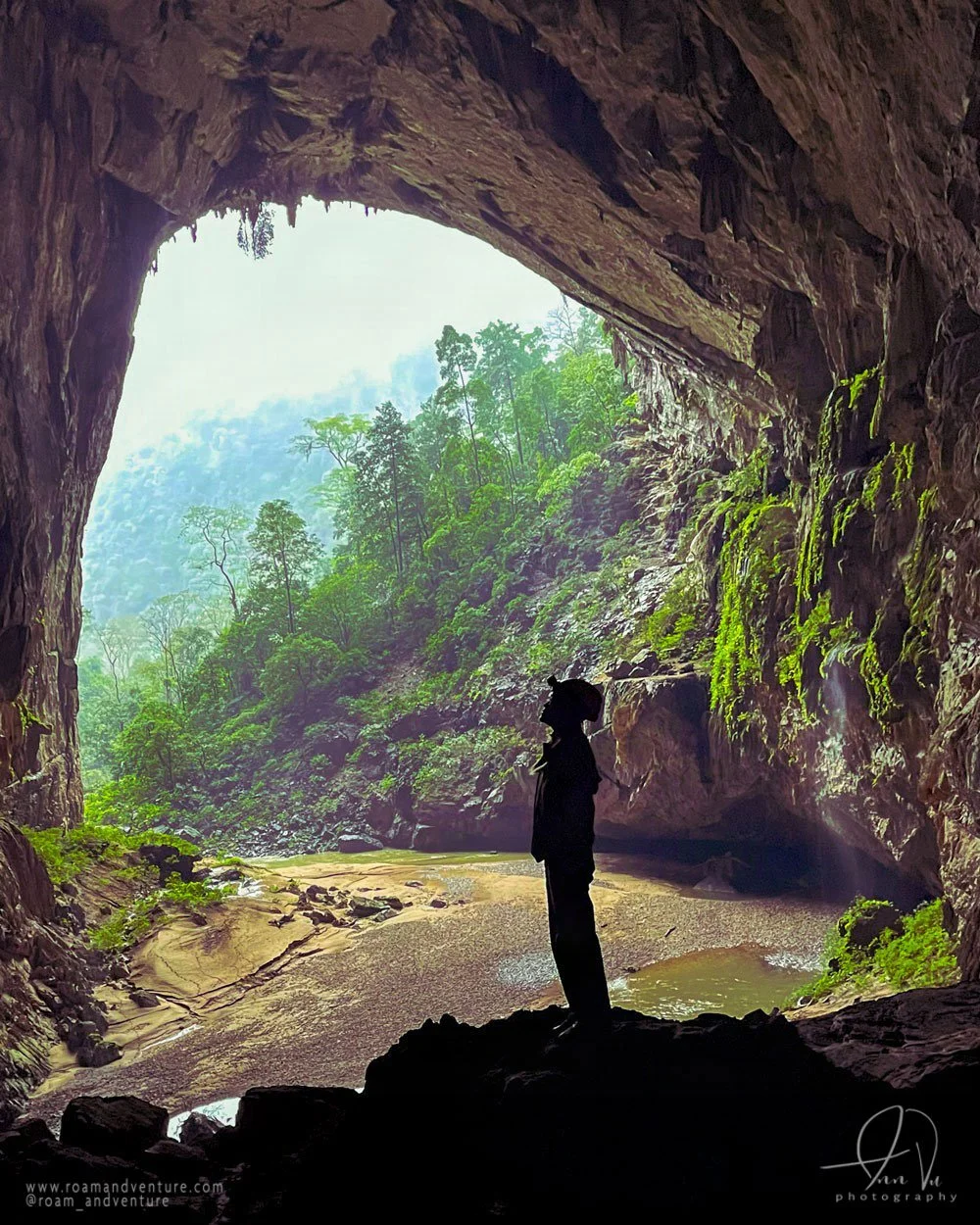 travel trek vietnam hang en cave worlds largest cave roamandventure.com sleep in cave trek
