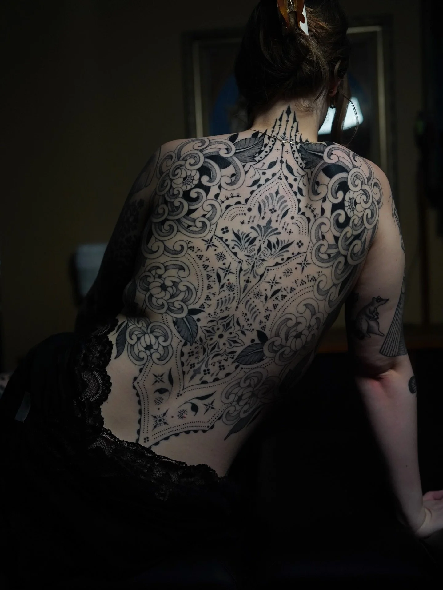 Megs back all healed up. 
made at @nowhere.tattoo 

#ornamnetaltattoo #torontotattoo #vancouvertattoo #calgarytattoo #latattoo