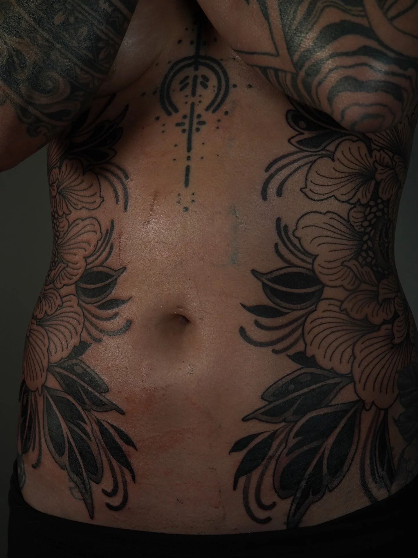 @janicesisutattoos stomach - fresh vs. after/during pregnancy.
Always wild seeing how tattoos move with the body and settle back in like nothing happened.
Genetics definitely plays a part, but stomach pieces don&rsquo;t always stretch or change the w