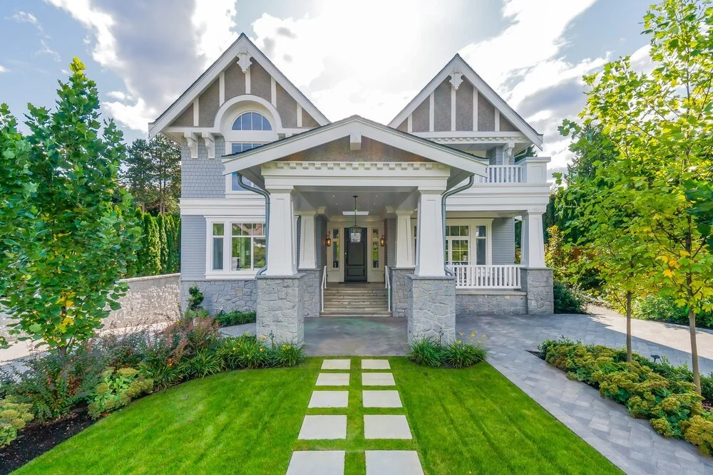 Front+yard+of+custom+home+built+by+Batista+properties.jpg