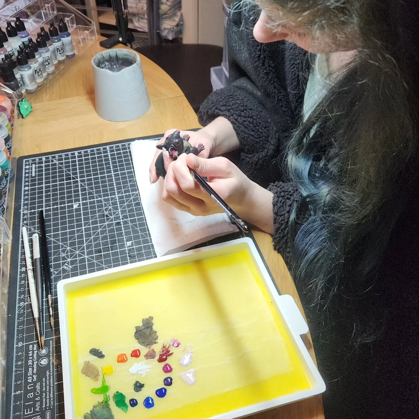 The Mrs is having a blast painting her first ever model, Gus from Cinderella. She has taken to it incredibly well, taking her time to practice and learn. She is looking forward to showing you all the finished model soon🥰I'm so proud of her🥰🖤
.
.
.