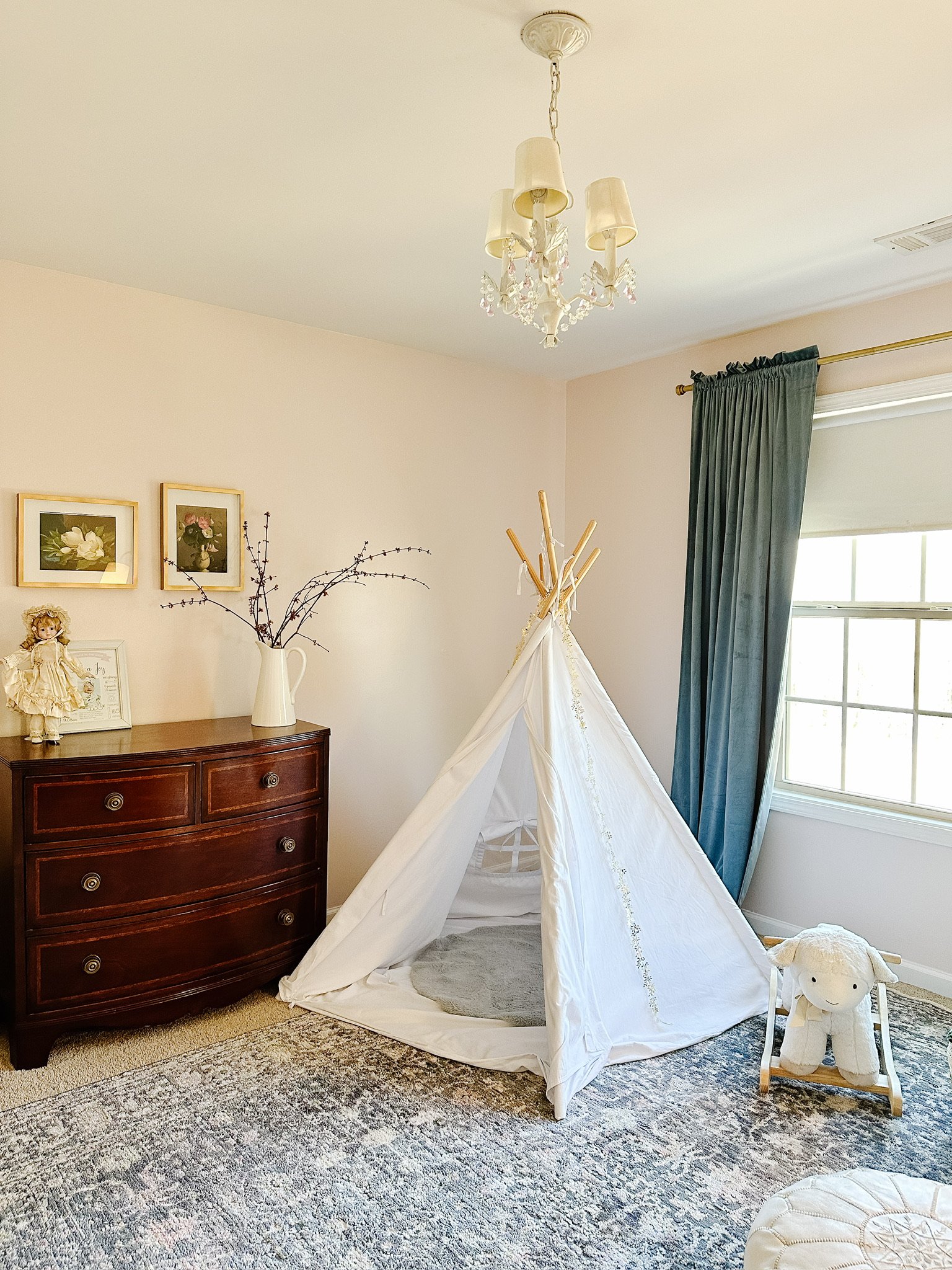 Children's bedroom with vintage dresser and play tent--Casa Limones interior design