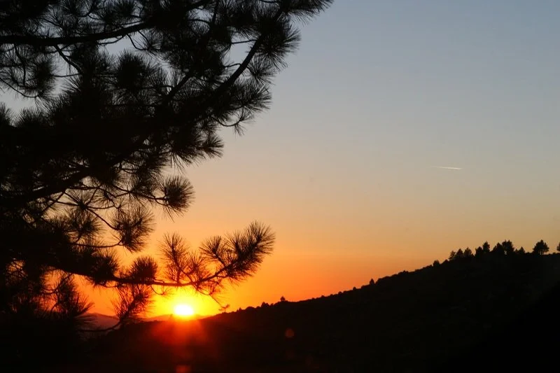 Sunrise and sunset on the line - MakeUnique