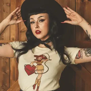 Heart Bandit Fitted Tee in Ivory