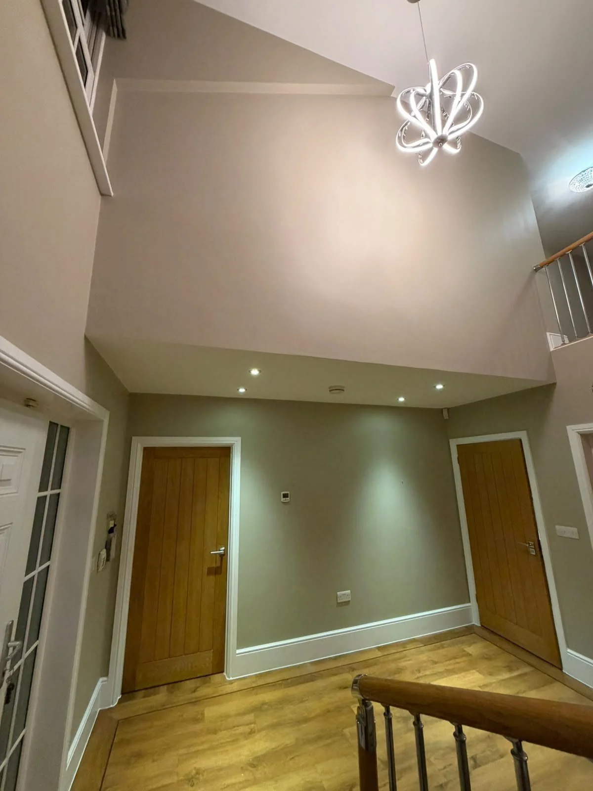  High-ceilinged hall with freshly painted walls and ceiling and white woodwork 