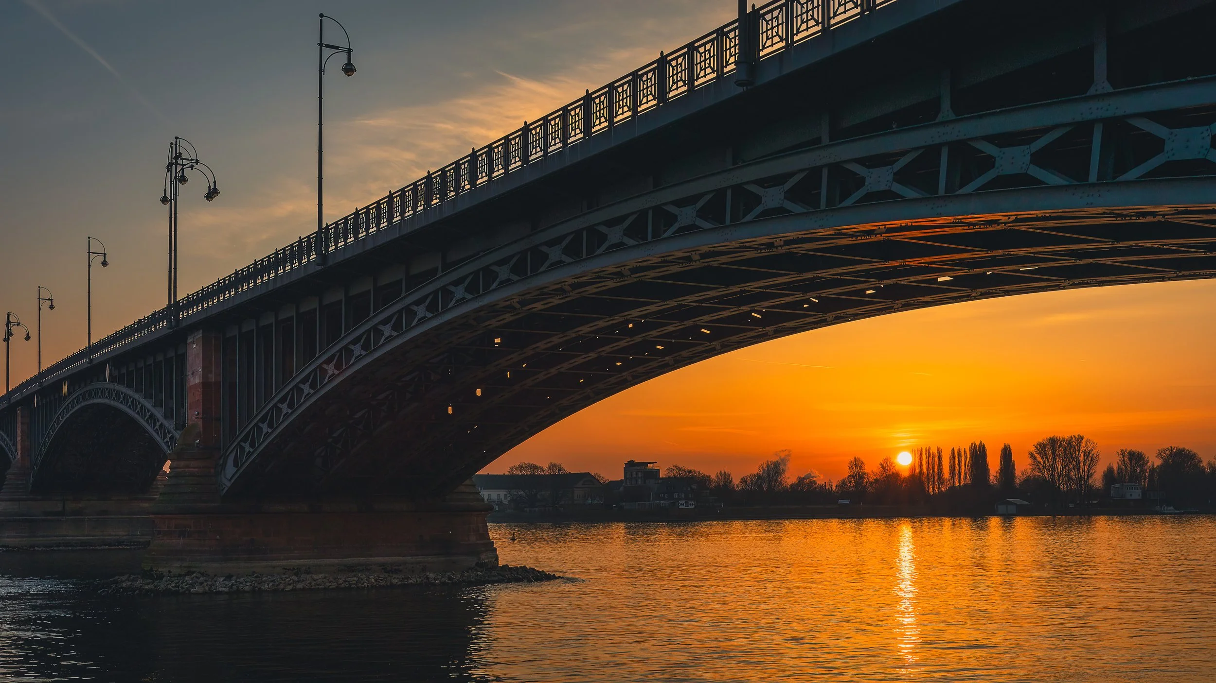Theodor Heuss Bridge spanning the Rhine in Mainz