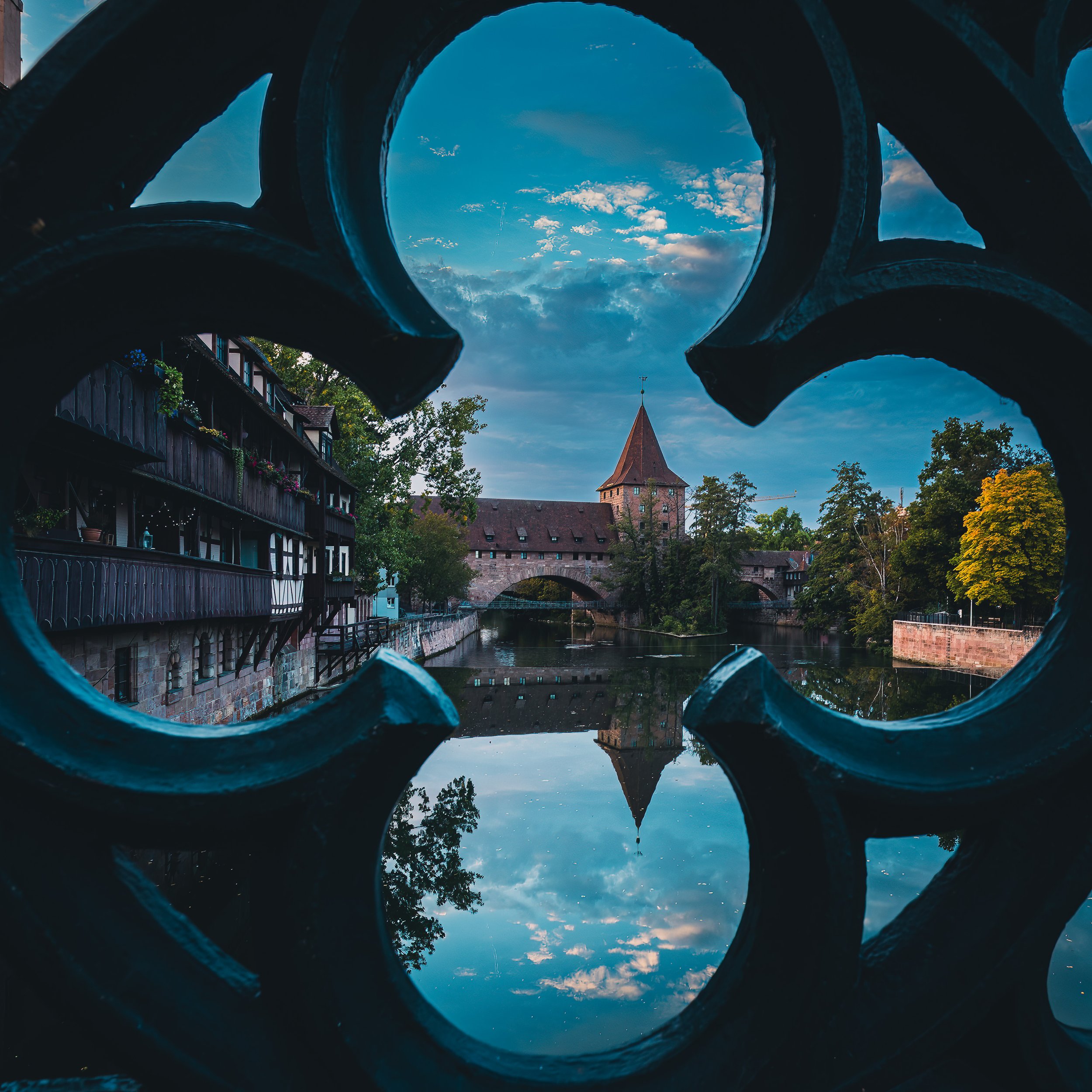 Geometric view through the structure of Kettensteg in Nuremberg