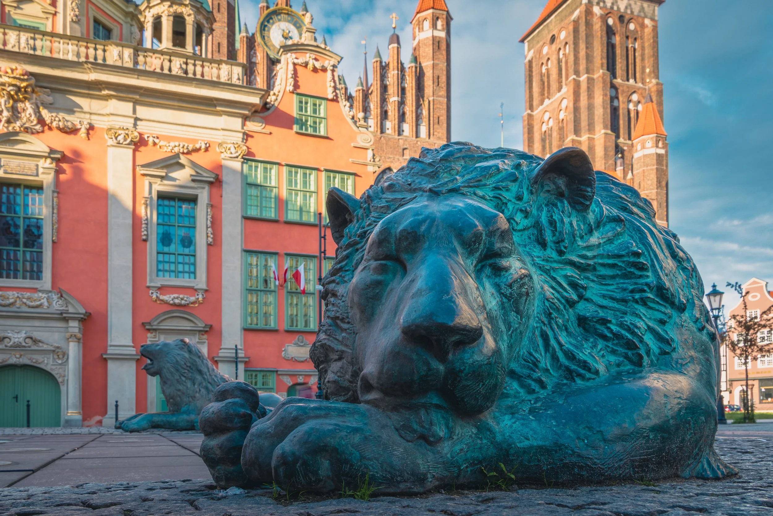 Decorative lion sculpture among historic architecture in Gdańsk