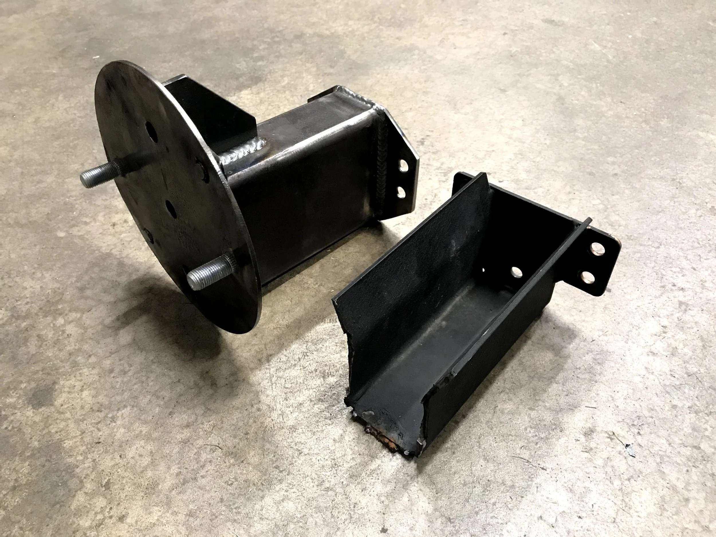 Spare tire mounts