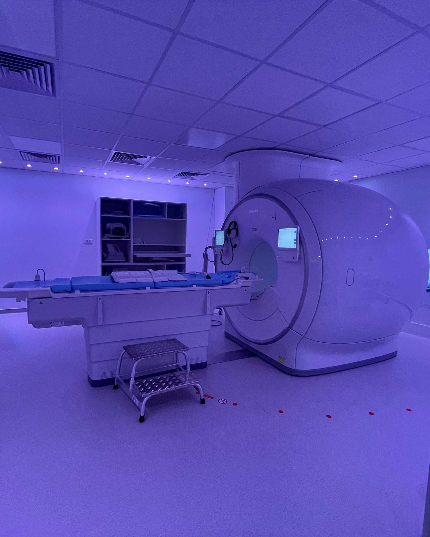 Salle d'IRM d'un centre Normedis, où le patient est installé pour son examen