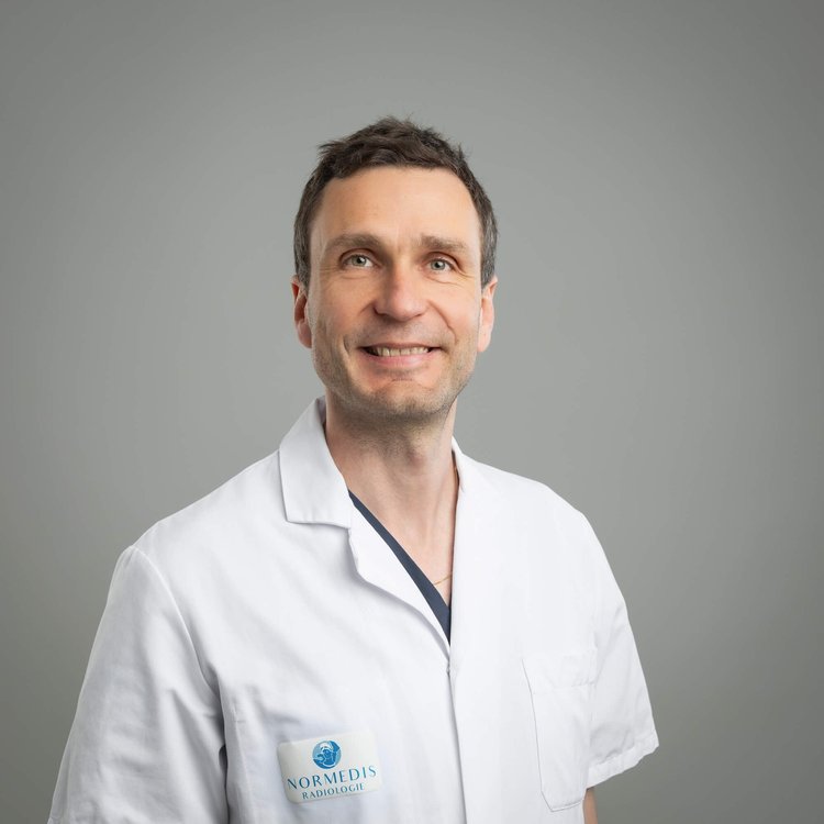 Portrait du Dr Luc Valancogne, radiologue du groupe Normedis en Normandie