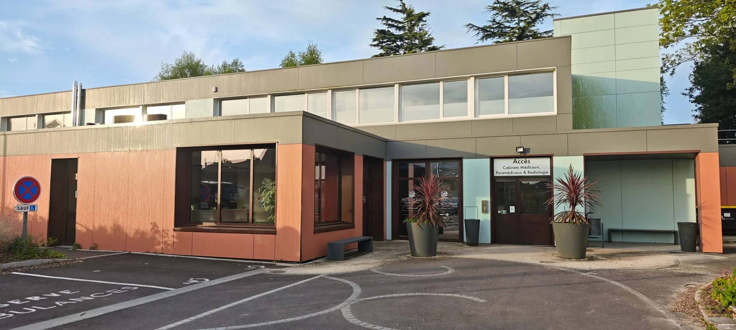 Vue extérieure du centre Normedis de Carentan-les-Marais
