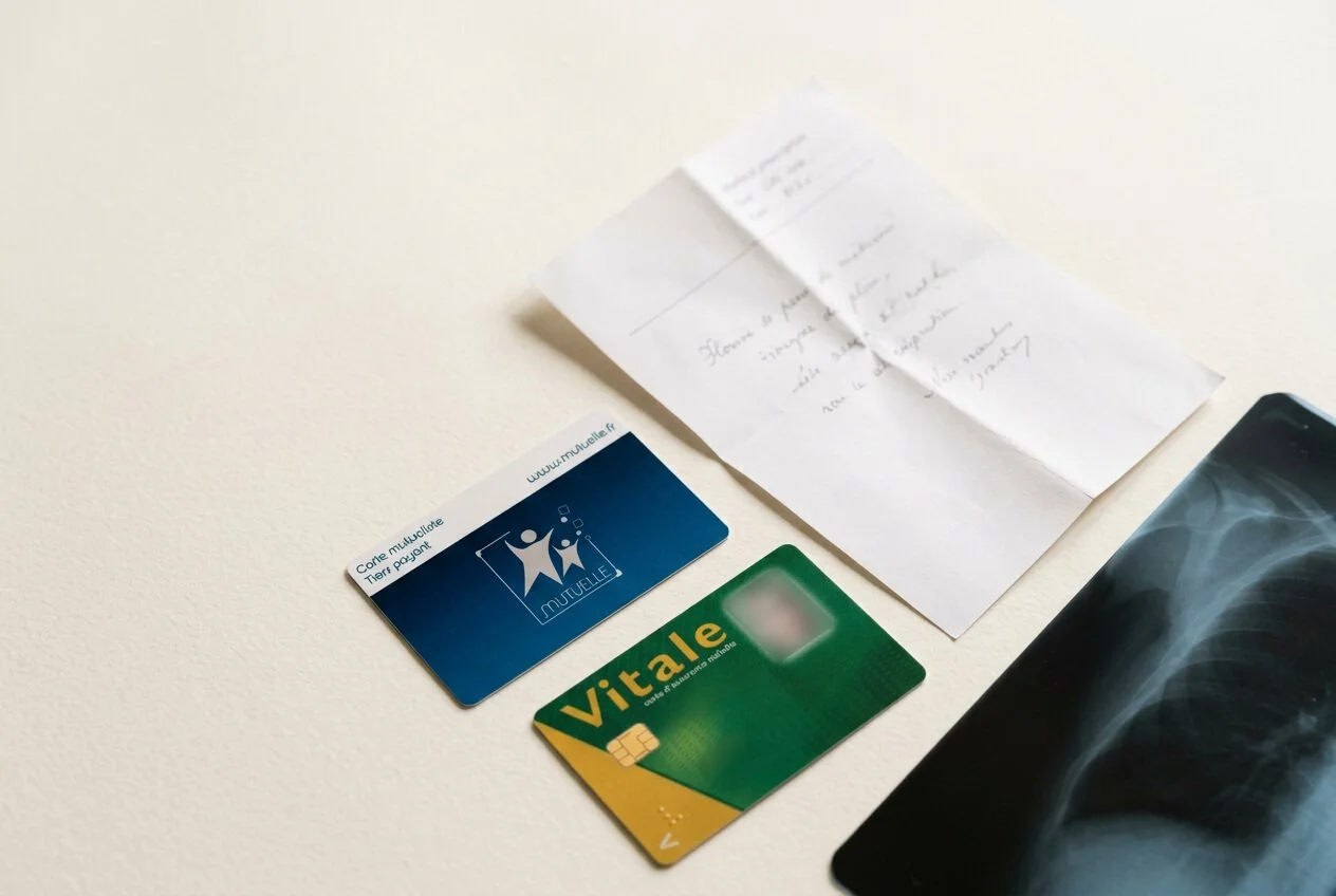 Documents à préparer avant un examen : carte Vitale, ordonnance et carte de mutuelle