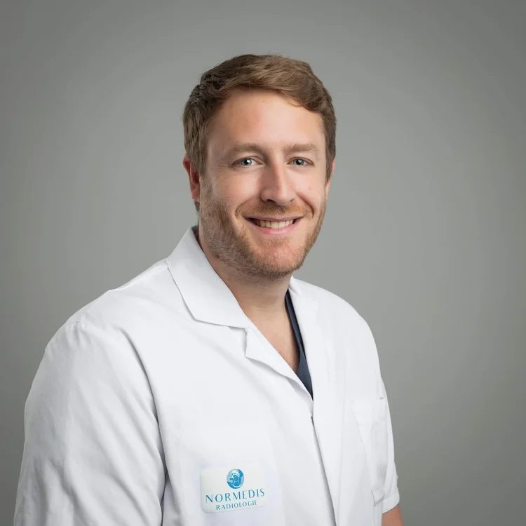 Portrait du Dr Charles Pouilloux, radiologue du groupe Normedis en Normandie
