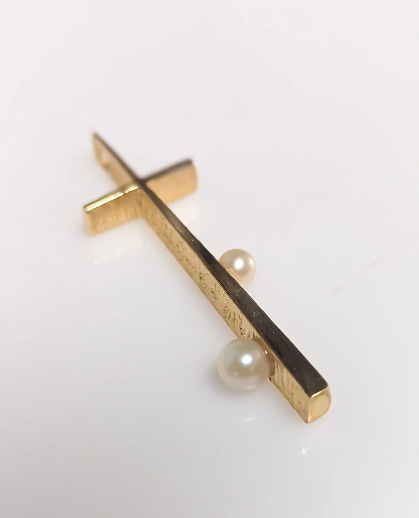 Original pendant design by Bill Wismar's father, carried on by Bill Wismar⁠. This piece is 14k yellow gold with Akoya pearls. Perfect for your Easter basket! 🐇🌷⁠