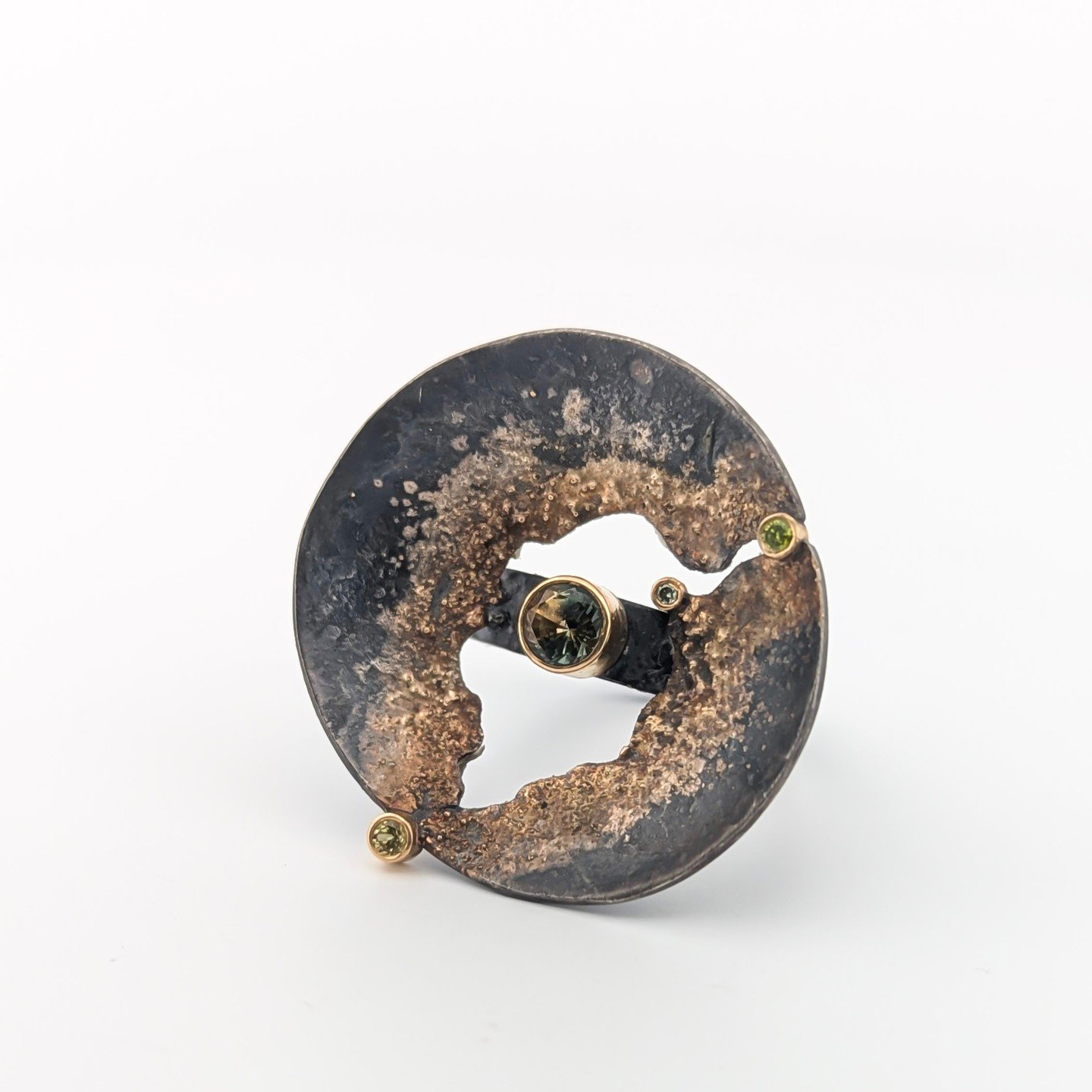 This "Sunken Treasure" Reef Ring is sure to make you feel like the real treasure when you wear it and see it in the light!⁠ 🪸💎⁠
⁠
Ring by Rocky Pardo - sterling silver, 18k yellow gold, 1.11ct sapphire, mint diamonds