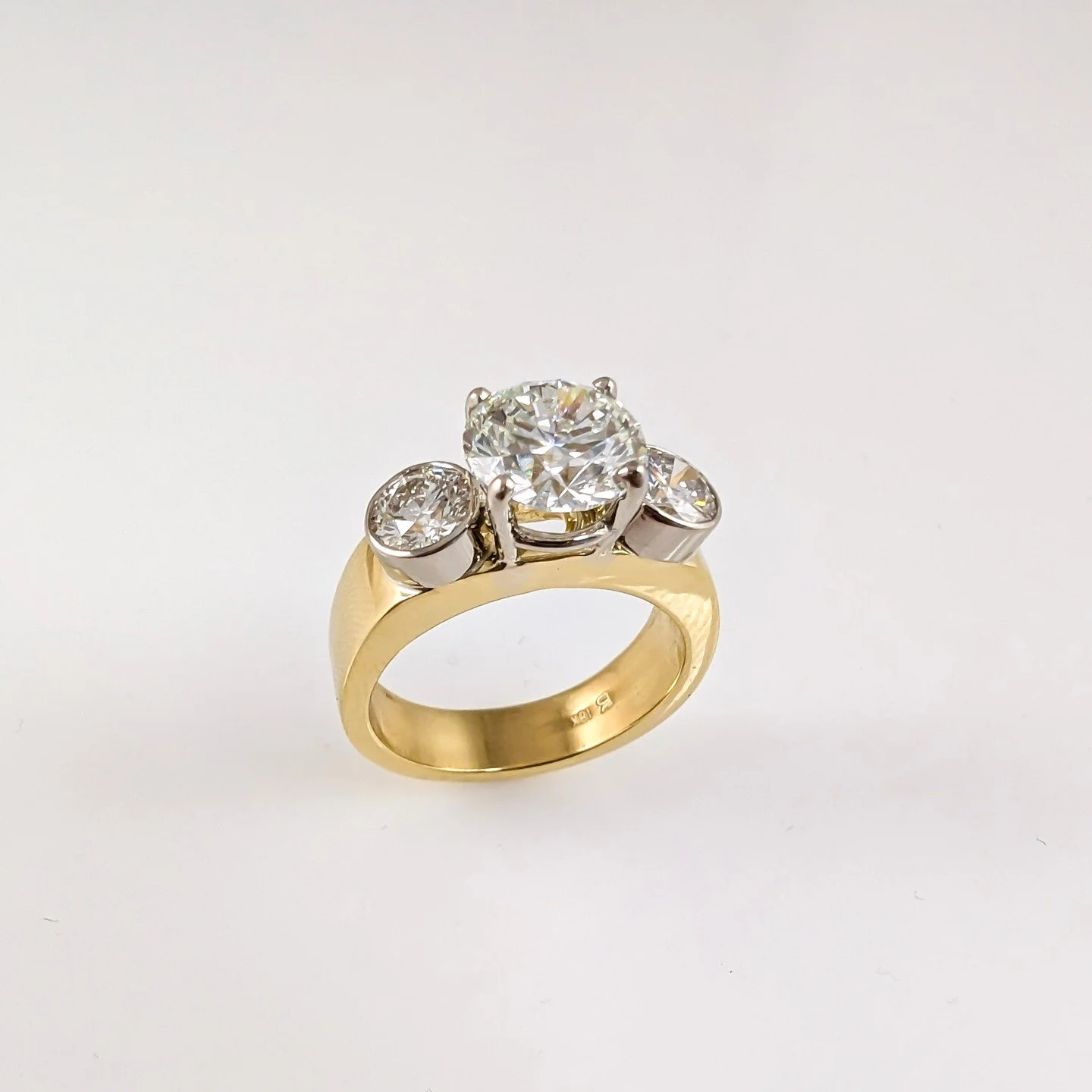 Do you know someone with an April birthday? Their birthstone is diamond. 💎Come see what we have in store!⁠
⁠
Custom 18 karat yellow 3.13 cttw diamond band