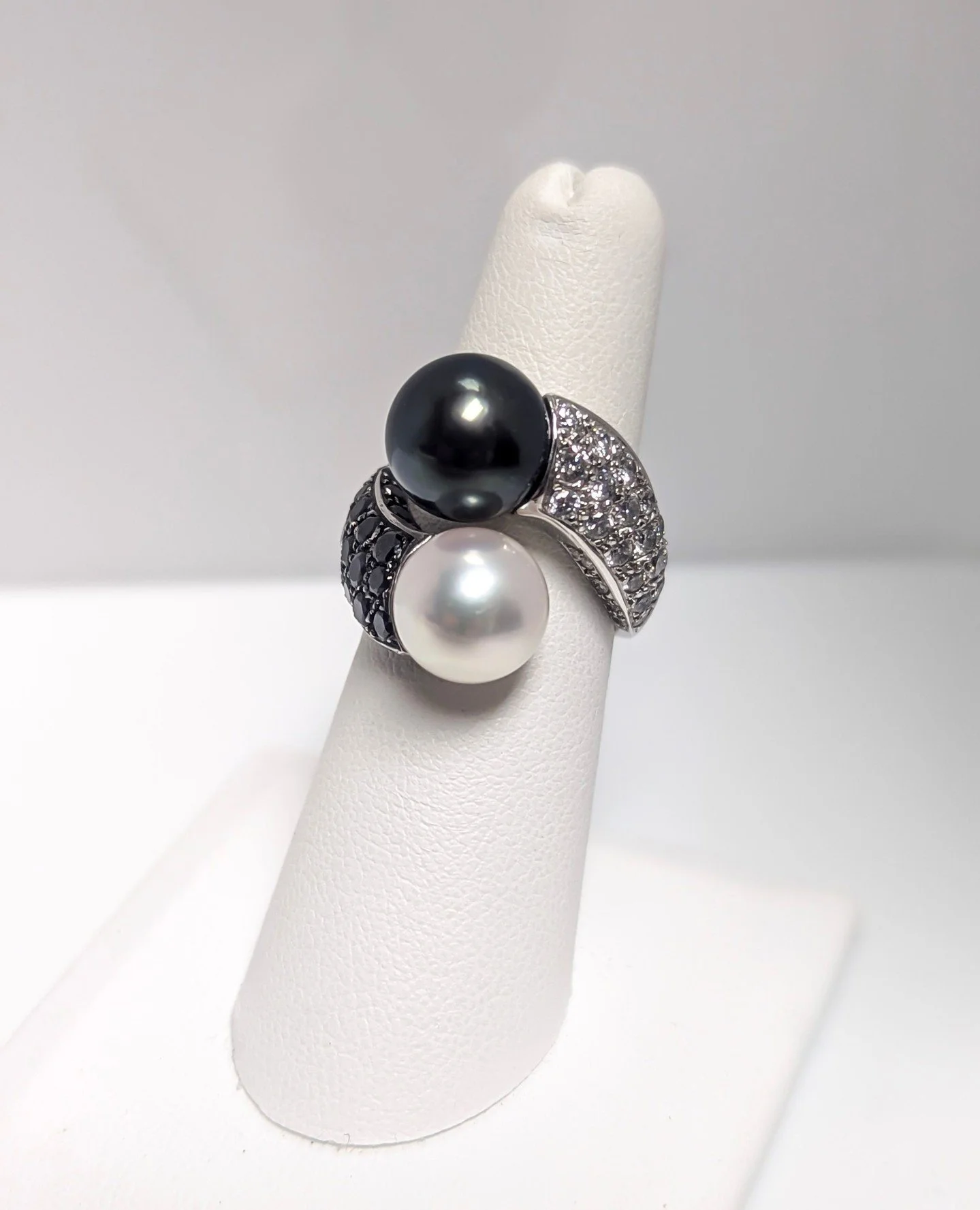 &ldquo;Asba&rdquo; Ring 🤍🖤⁠
⁠
18k white gold, Tahitian and South Sea pearls, black &amp; white diamonds&mdash;serving balance, duality, and harmony ✨ by Rock Hard Design House