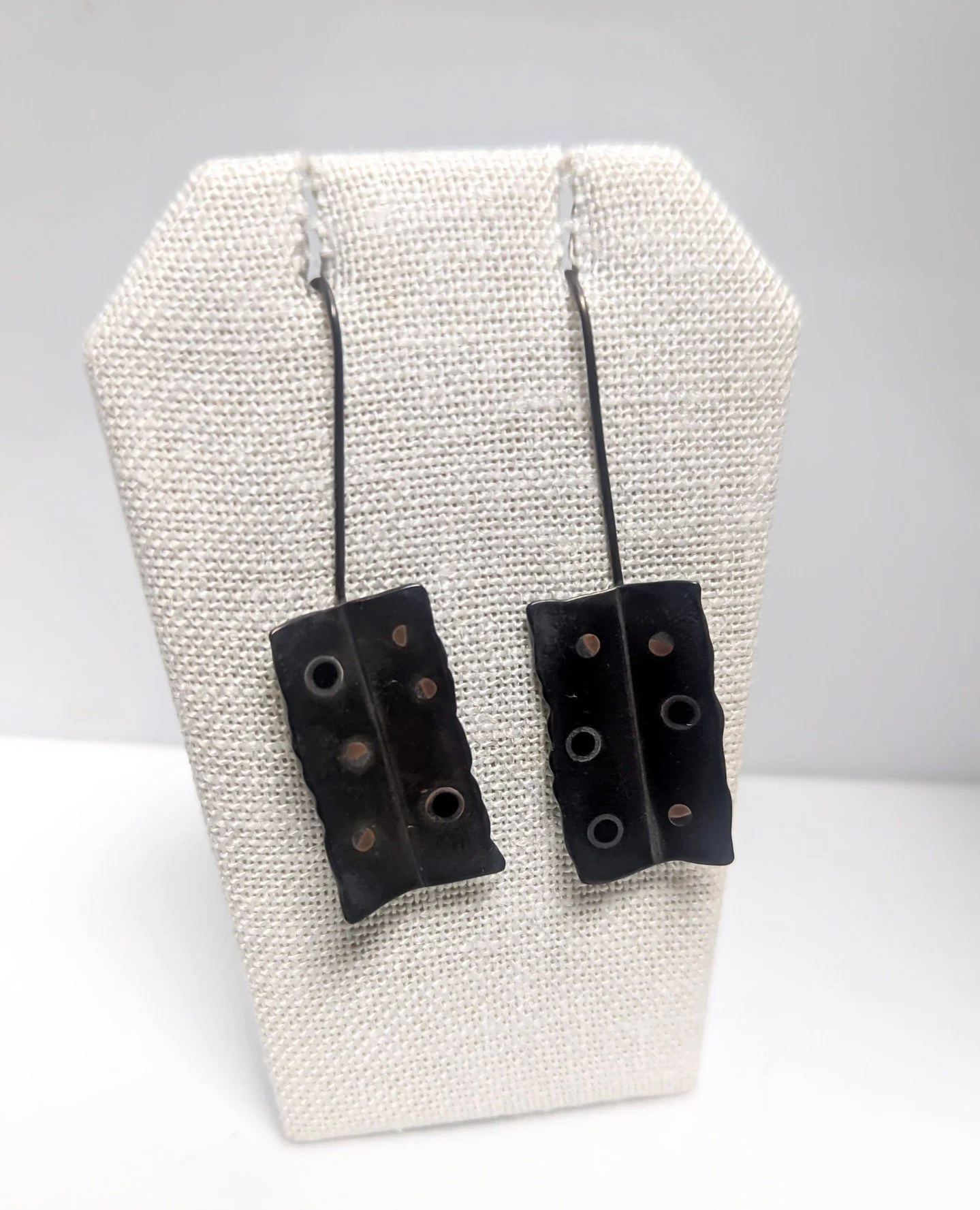 Gorgeous shakudo earrings with 24 karat rivets by one of our artists, J. Collier. ⁠
⁠
J uses traditional gold, silver, and platinum plus copper and unusual Japanese alloys&mdash;shakudo and shibuichi&mdash;to provide an extended palette and exploit a