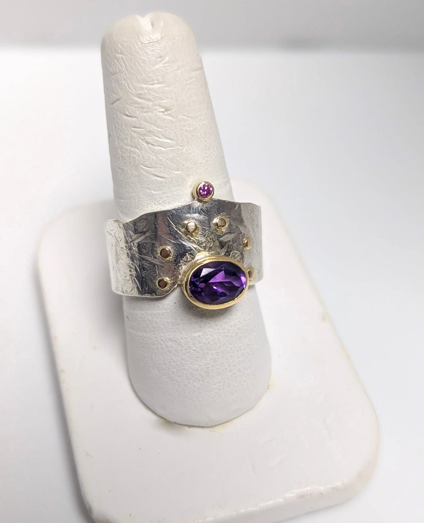 Purple Halo Estrella Band by Rocky Pardo⁠ 😇💜⁠
⁠
sterling silver with 18k yellow gold accents, 18k yellow bezels with oval amethyst and pink diamond