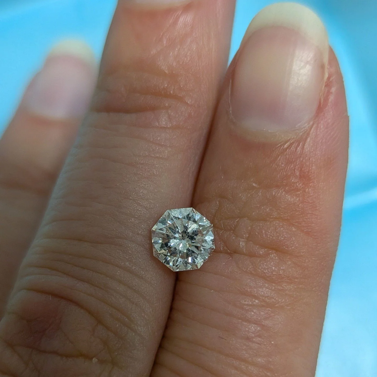 Lots of new and unique incoming diamonds! Which one is your favorite and what should we make? ✨️
