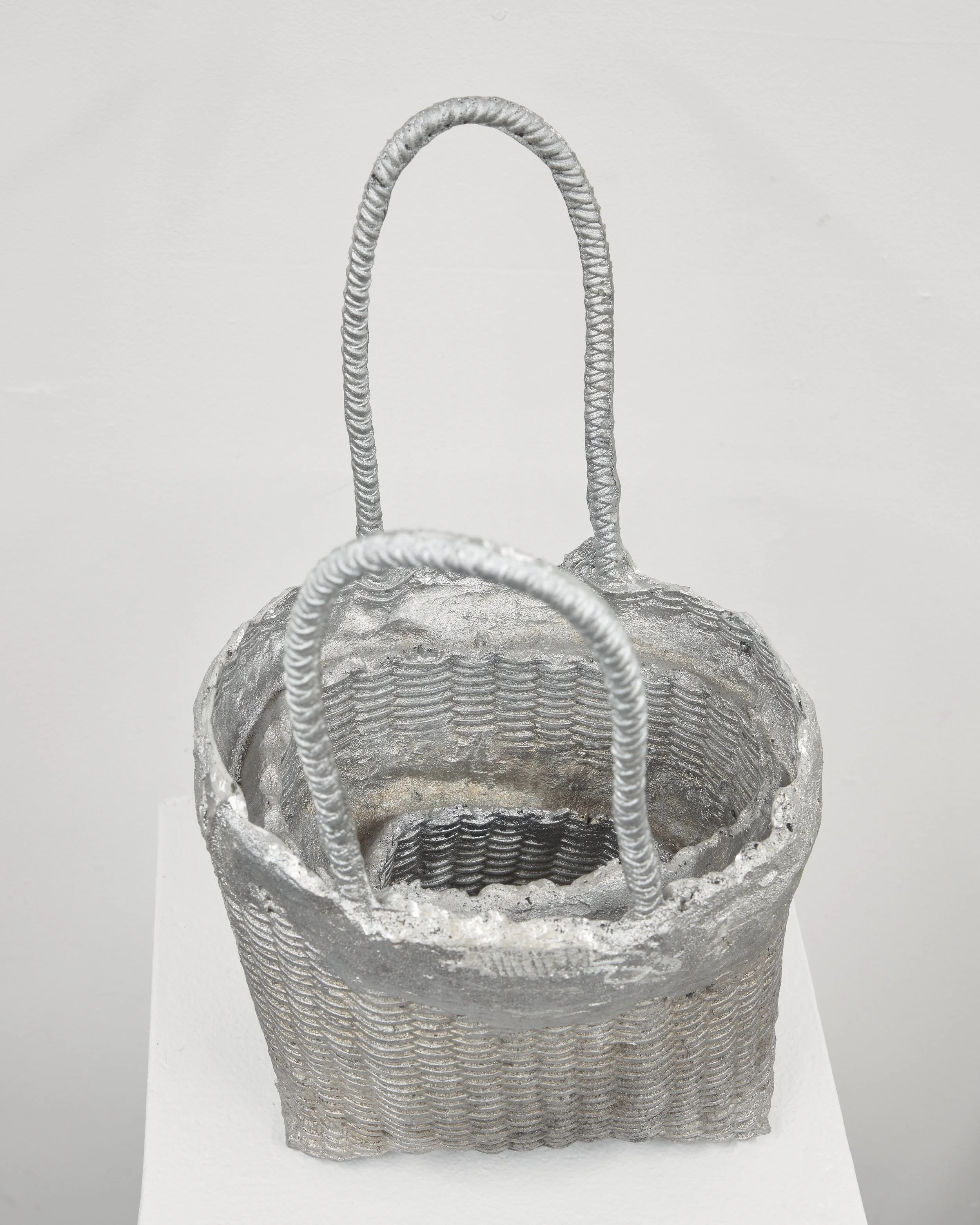 Lucía Reissig.
Canastera, 2026
Cast aluminum
11x10x10 Inches