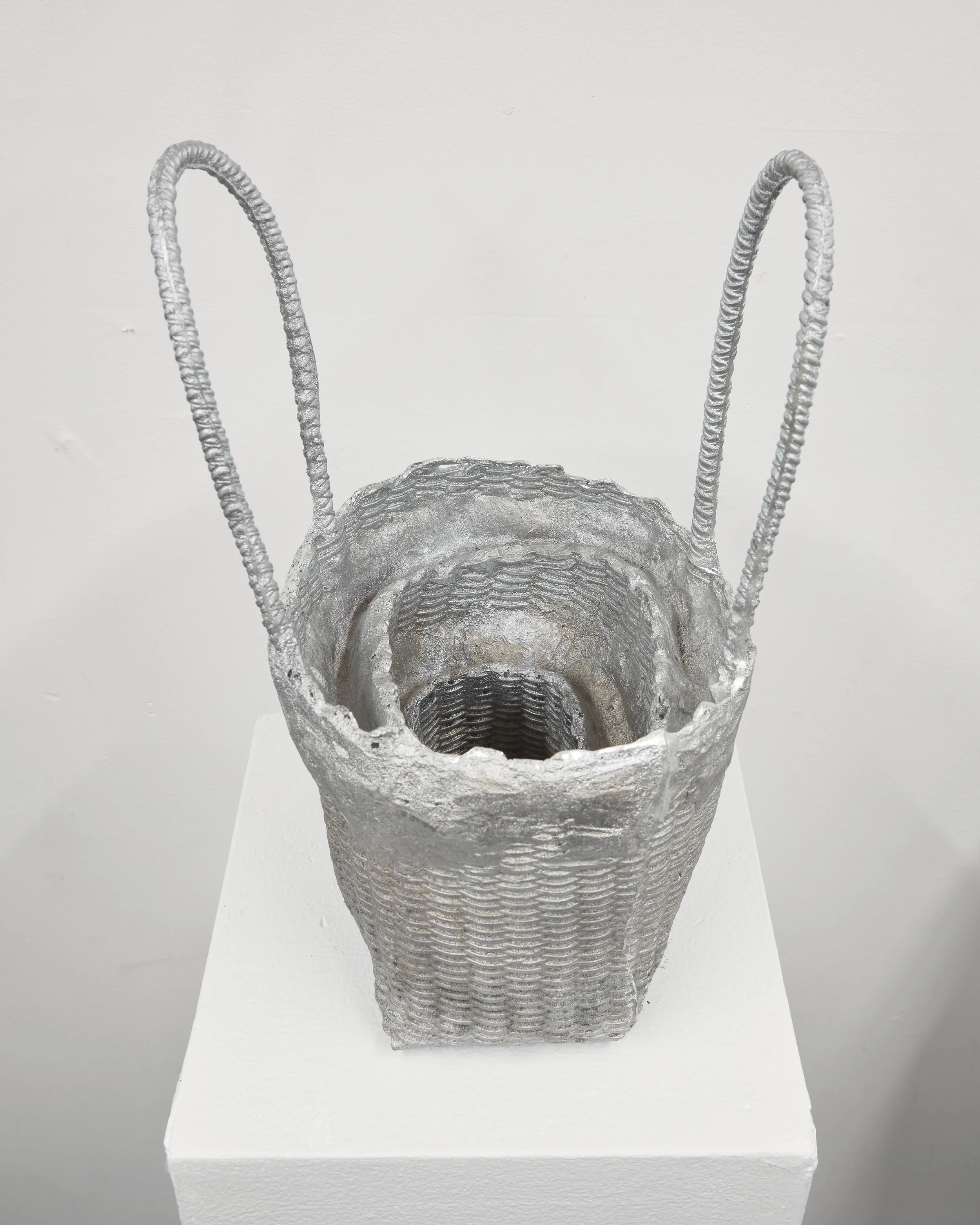 Lucía Reissig.
Canastera, 2026
Cast aluminum
11x10x10 Inches
