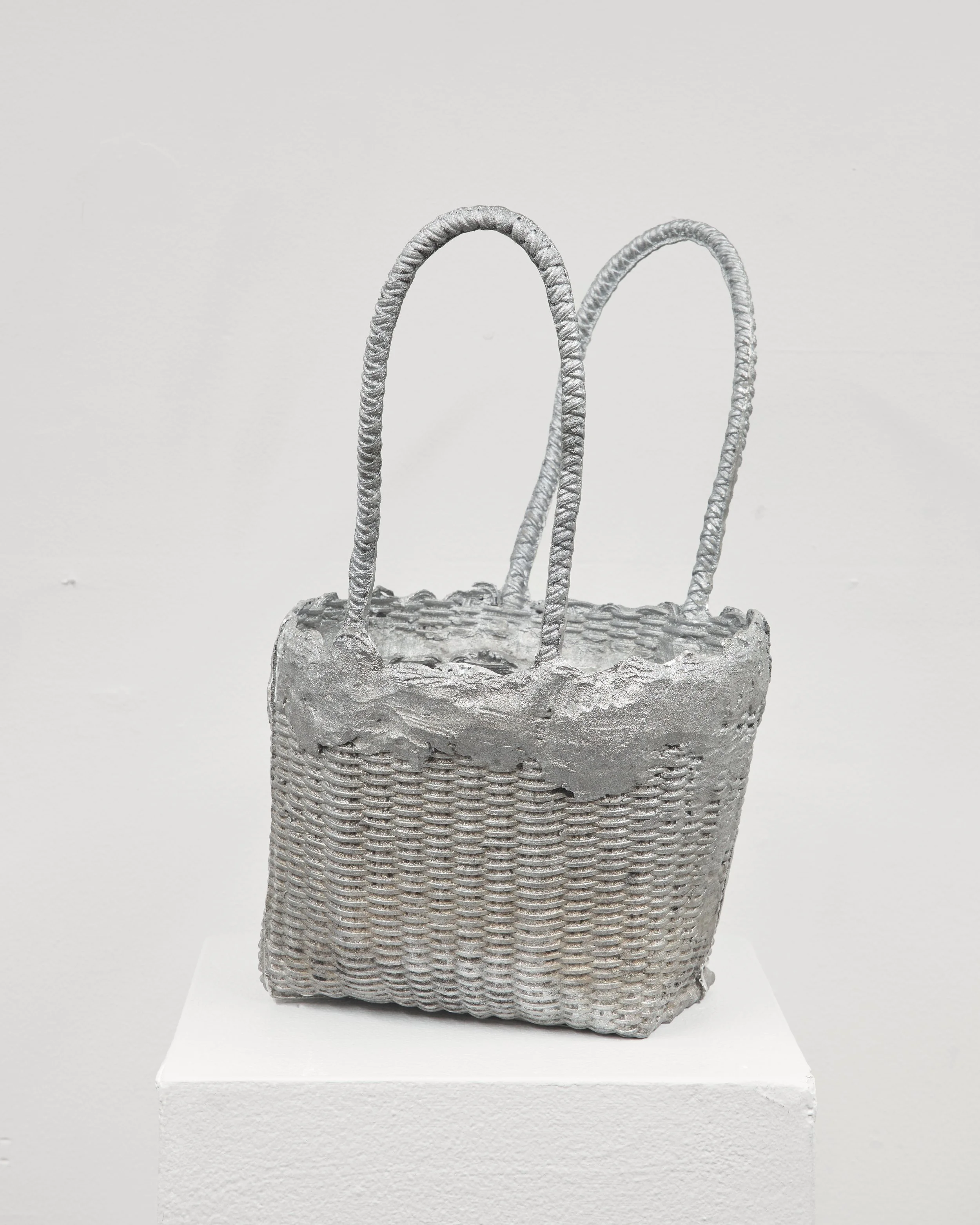 Lucía Reissig.
Canastera, 2026
Cast aluminum
11x10x10 Inches