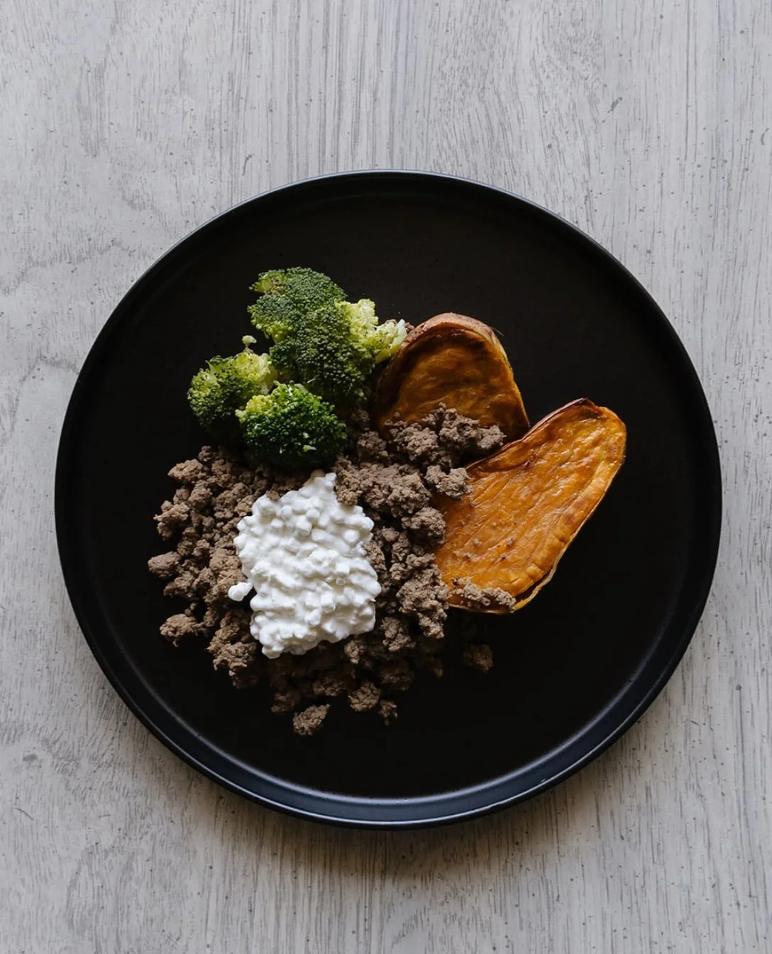 Fuel up with our Beef Power Bowl. Packed with protein, fresh ingredients, and all the flavor.

Meals AND energy drinks are ready for pickup TODAY! Check our stories for current availability and message us to claim yours.

#RealFoodz #MealPrep #HighPr