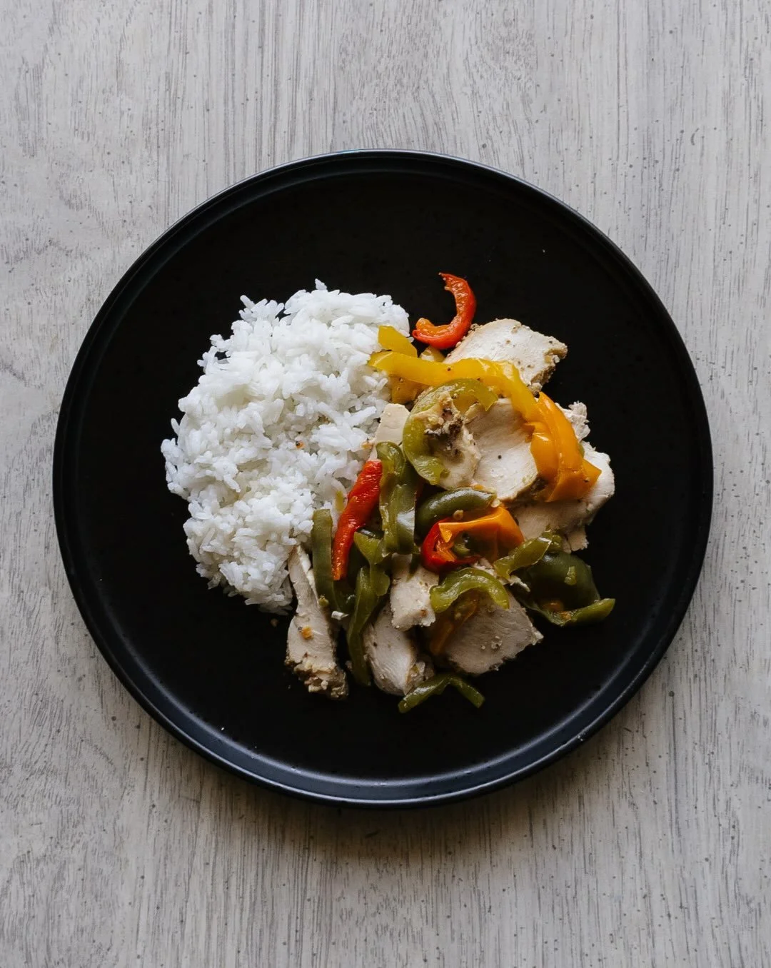 Chicken Fajitas are ready for pickup TODAY! 🌶️

34g protein | 275 calories
Fresh, flavorful, and packed with protein.

Grab yours while they&rsquo;re available! 

#RealFoods #MealPrep #HealthyMeals #HighProteinMeals #ChickenFajitas