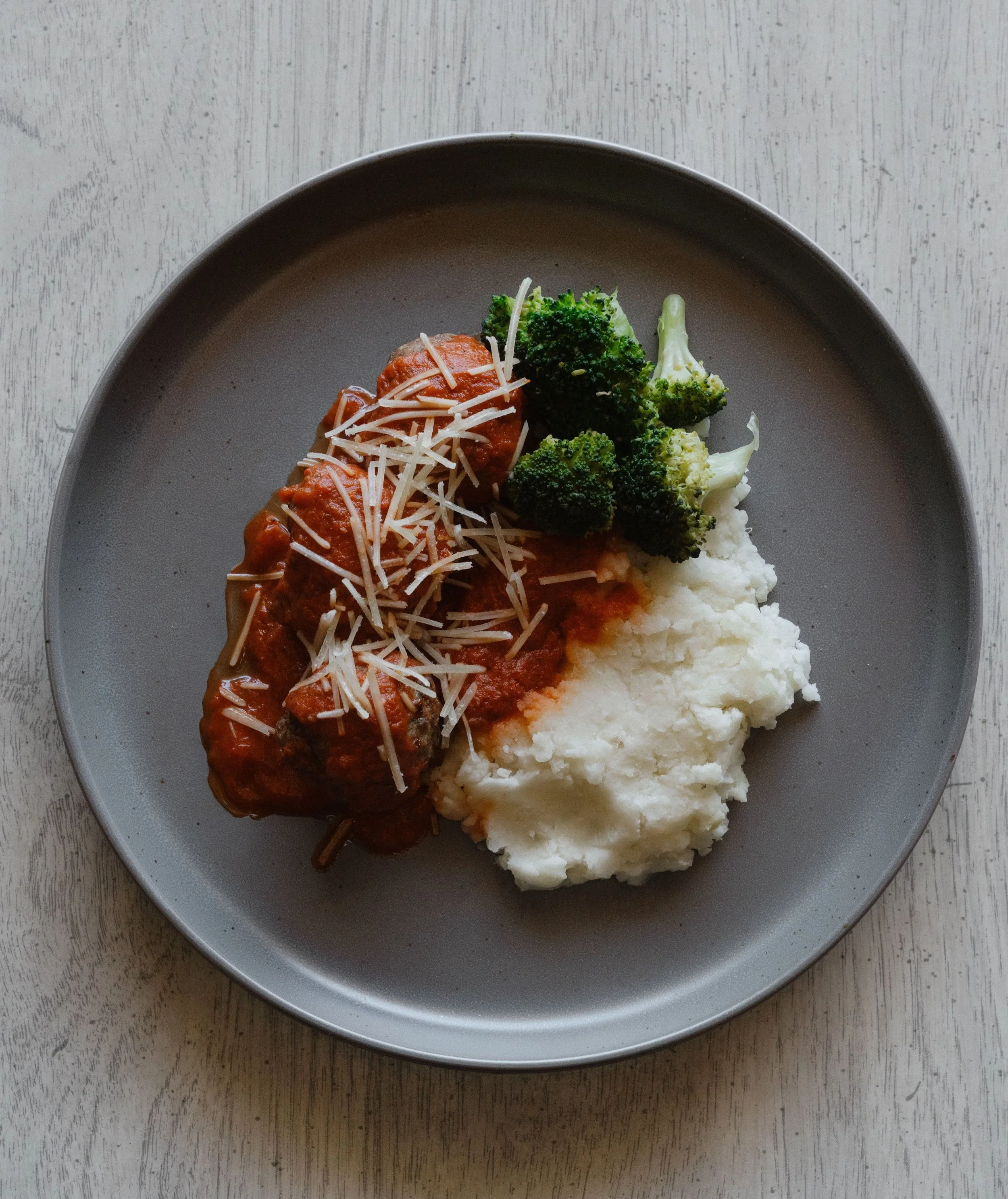 The Parm Meatballs didn&rsquo;t last long 🤌 Sold out fast this menu! Don&rsquo;t wait to get your orders in for next week.

#RealFoodz #MealPrep #HealthyMeals #HighProteinMeals #MealPrepMadeEasy FreshMeals HealthyEating