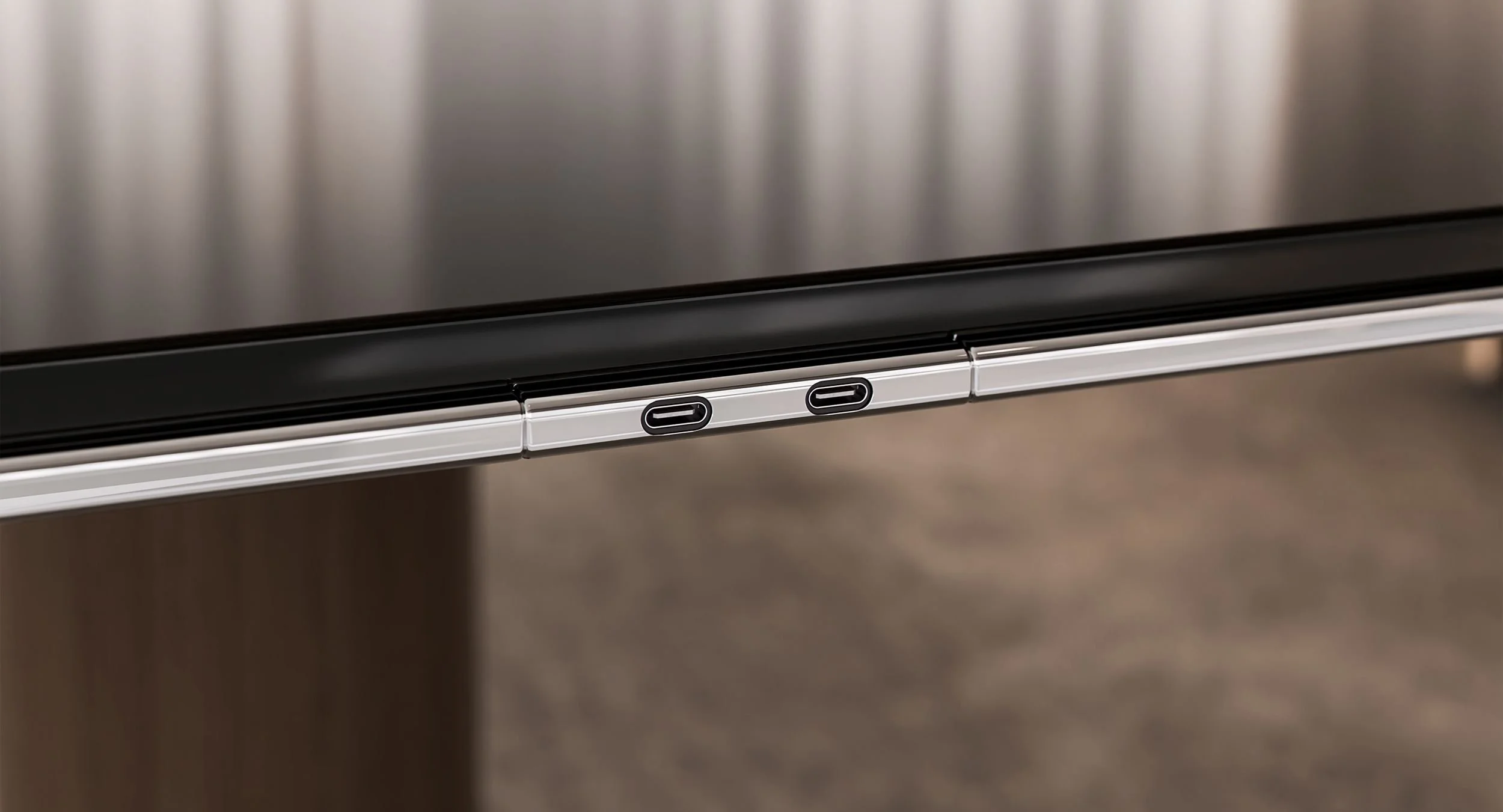 halcon-astoria-chrome-usb-c-detail_2500x1351_-_28de80_-_96ee705d8e088005c36c5212ae1ca7e694dee523.jpg