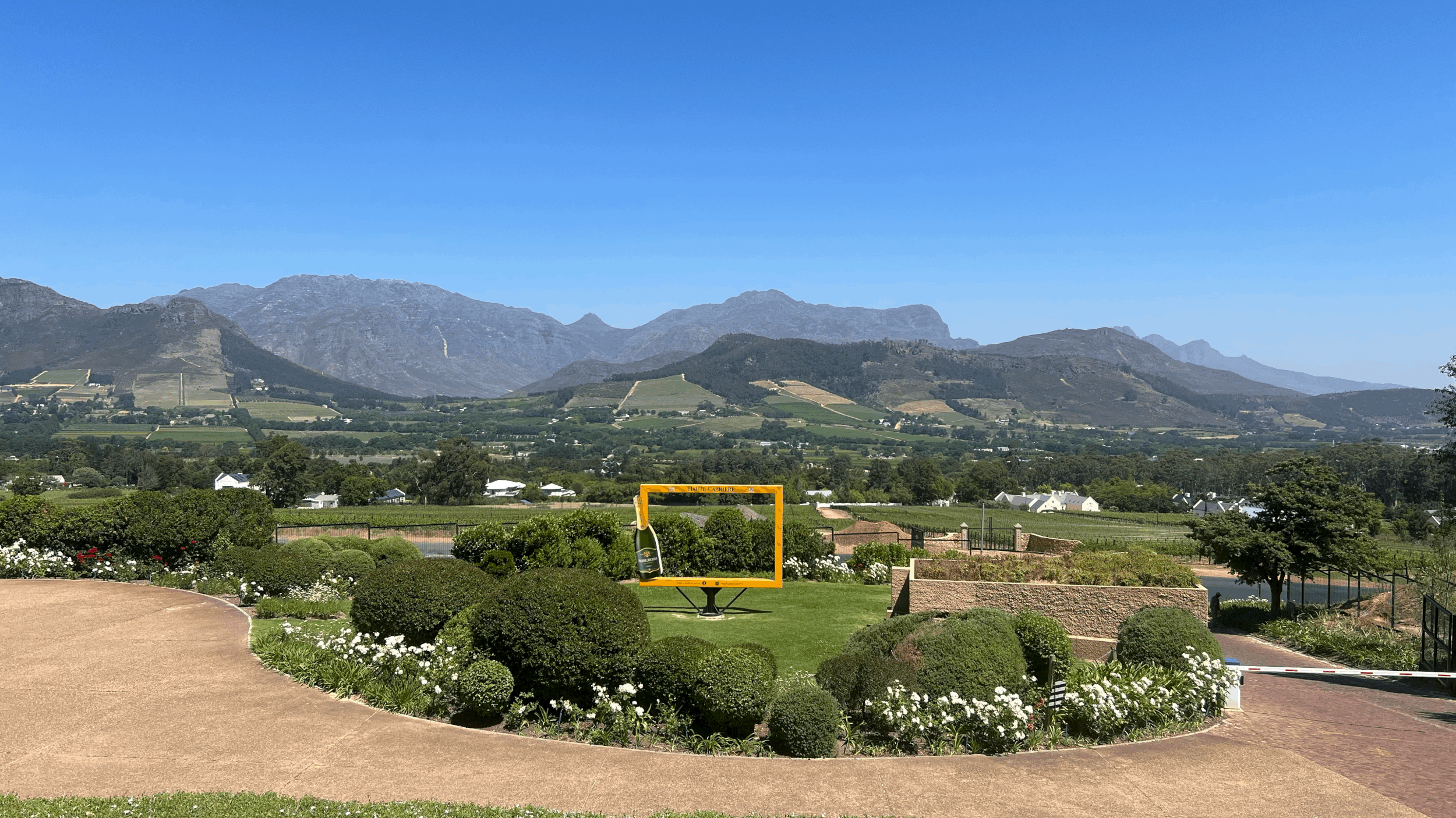 A valley that smells like oak barrels and fynbos