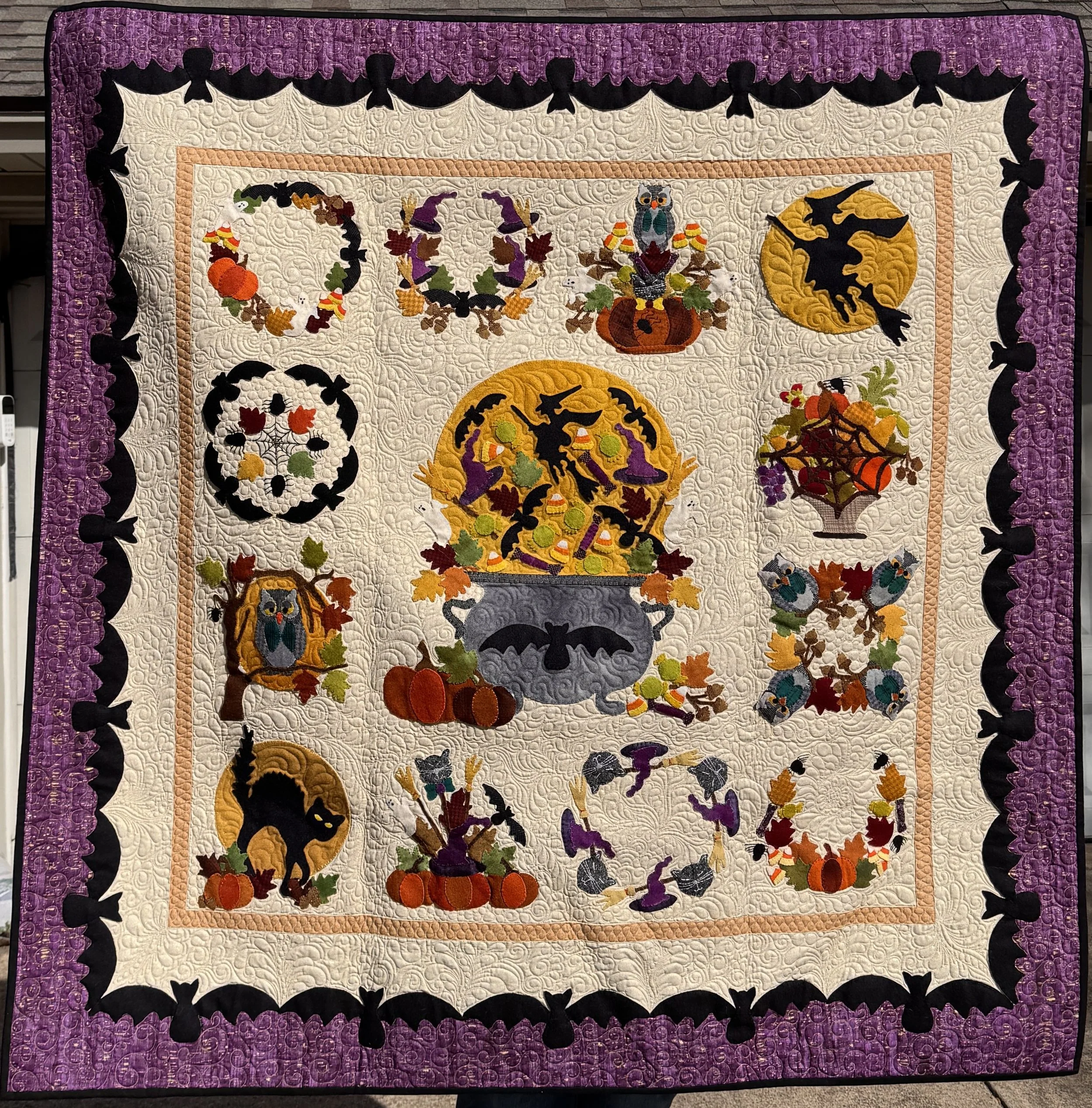 "Baltimore Halloween" Full Quilt (Pattern: P3 Designs) | Selected for the Sisters Outdoor Quilt Show (2026) | Judge’s Choice Award, North Texas Quilt Festival (2023) | 3rd place Theme, Fall Festival of Quilts